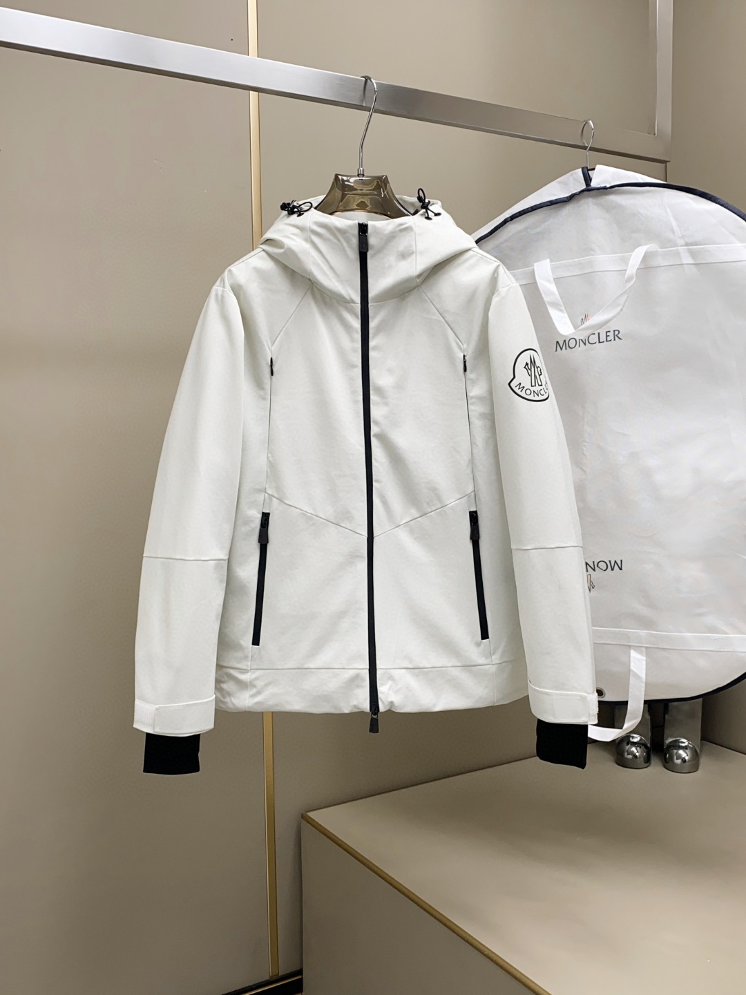 モンクレール 2024年秋冬服 ダウンジャケットアウター  メンズ