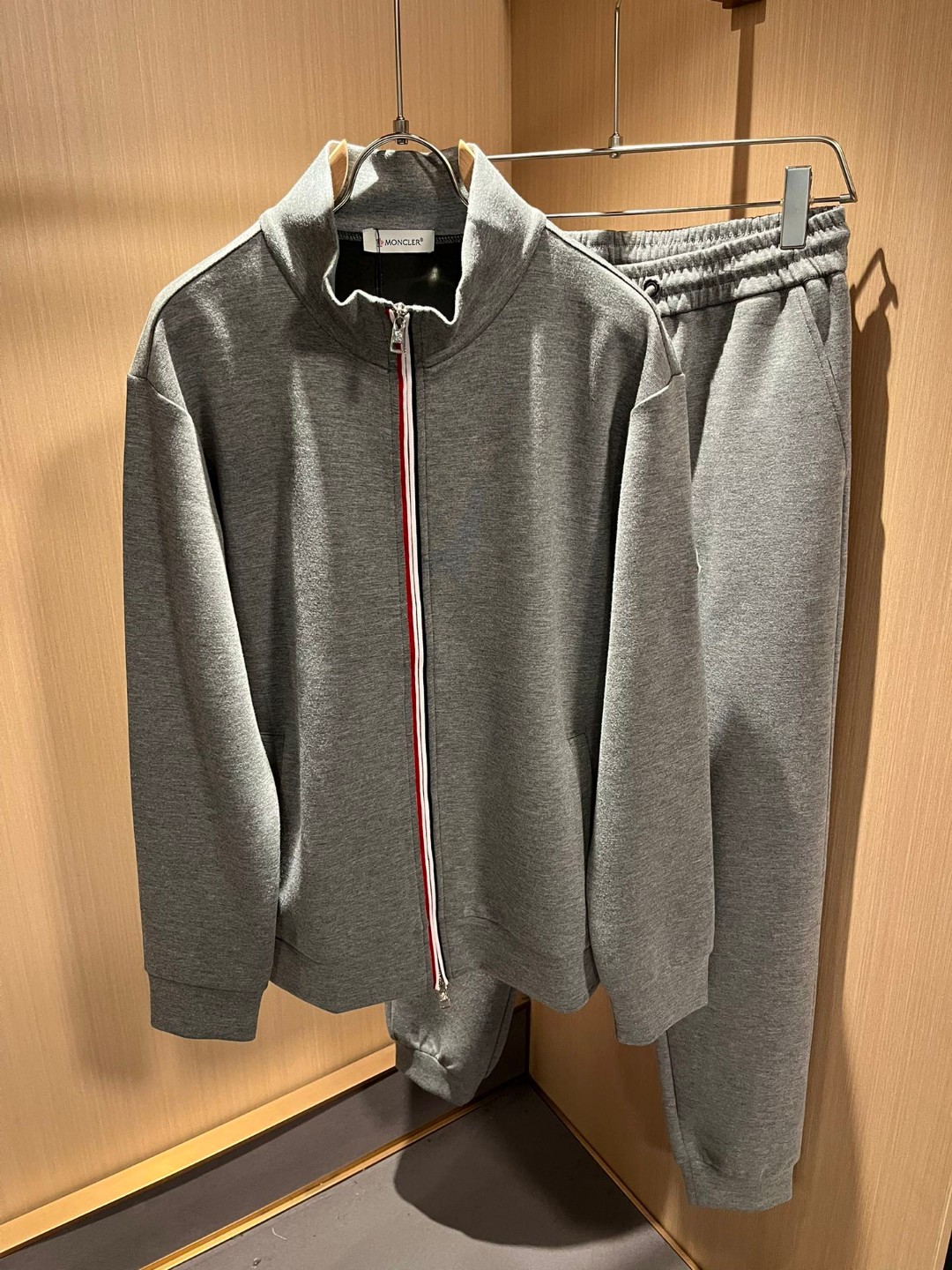 モンクレール 2024年秋冬服 スウェットセットアップ 上下服