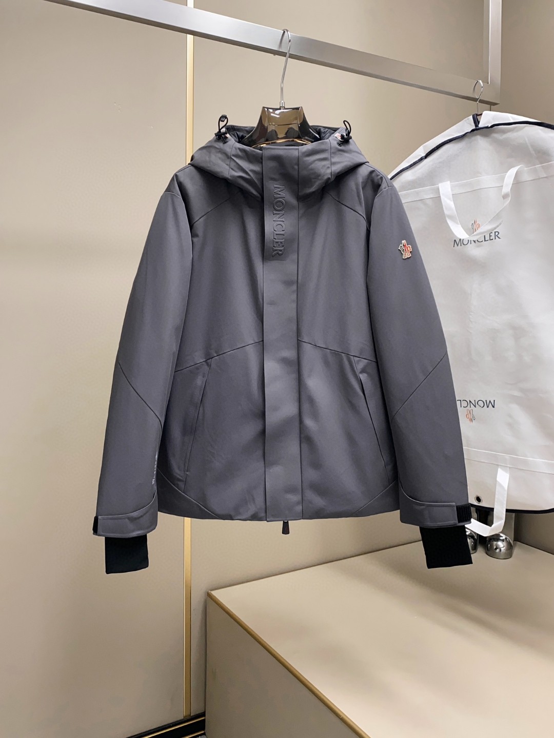 モンクレール 2024年秋冬服 ダウンジャケットアウター  メンズ