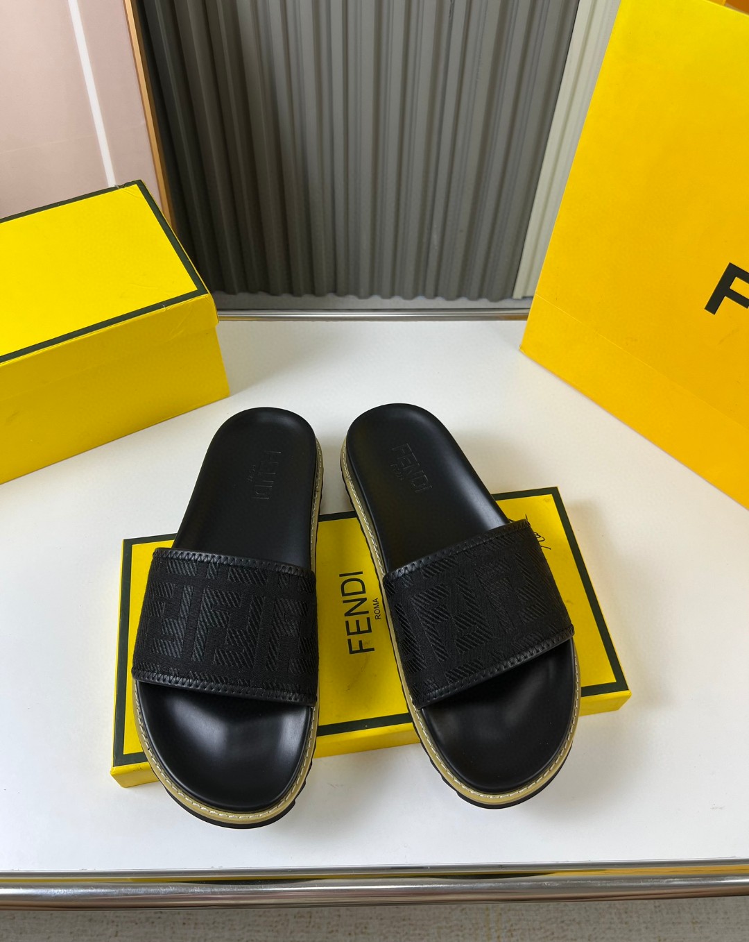 フェンディ 2024新品 靴 サンダル/ビーチサンダル