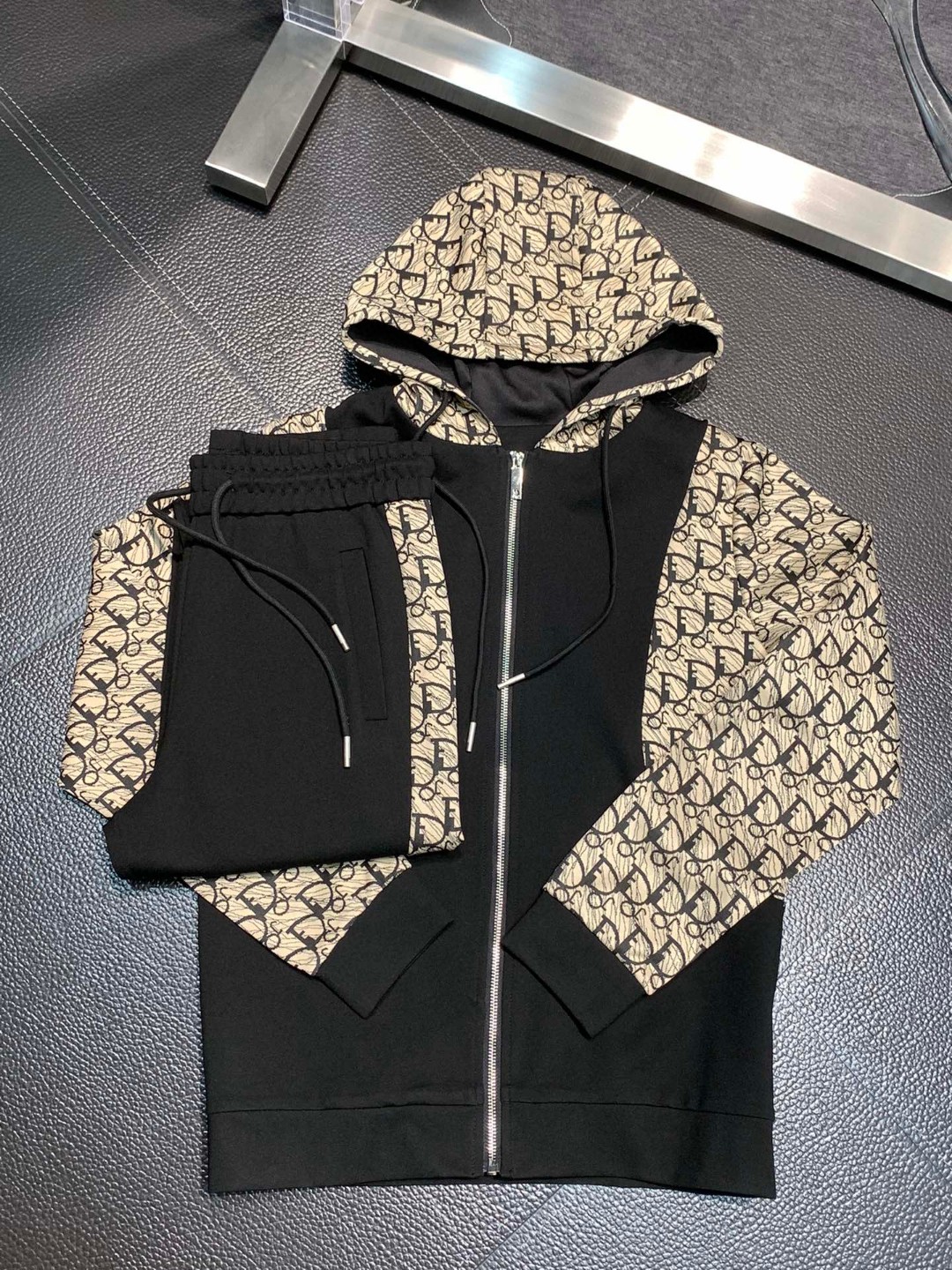 24SS? クリスチャンディオール スウェットセットアップ 上下服