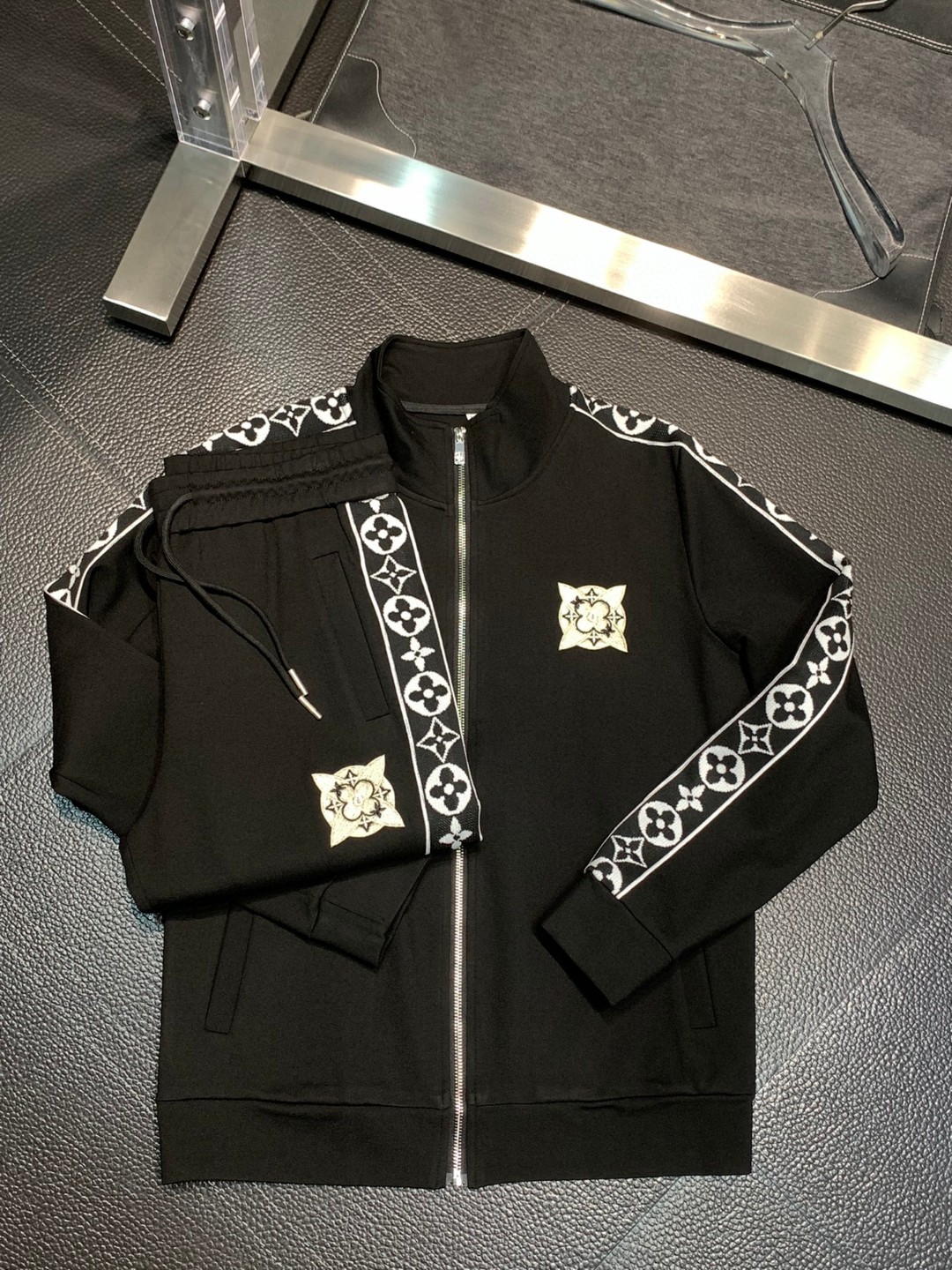 24SS ルイヴィトン スウェットセットアップ 上下服