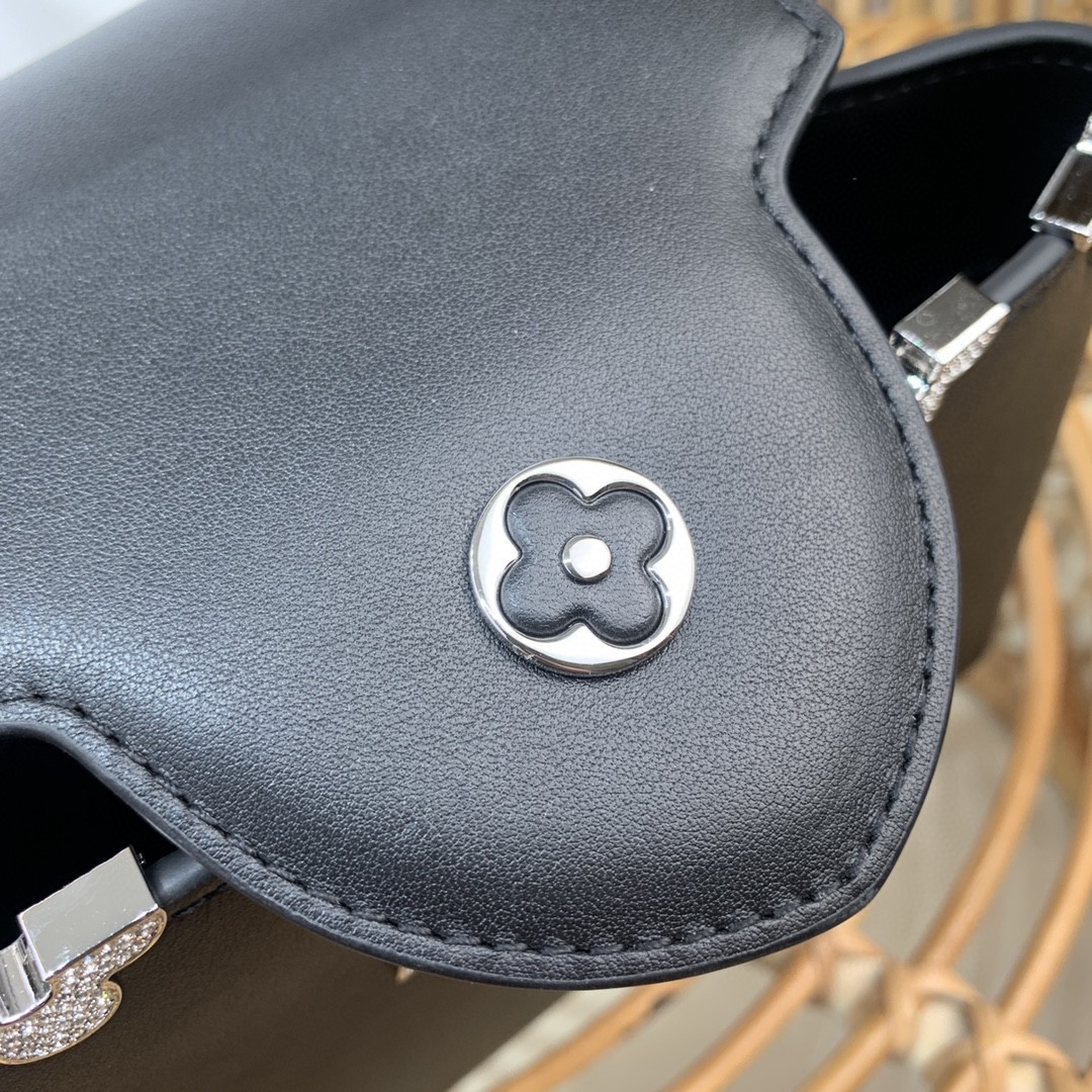 ルイヴィトン 高品質 Capucines 27cm 2WAY ハンドバッグ 2304HSJ