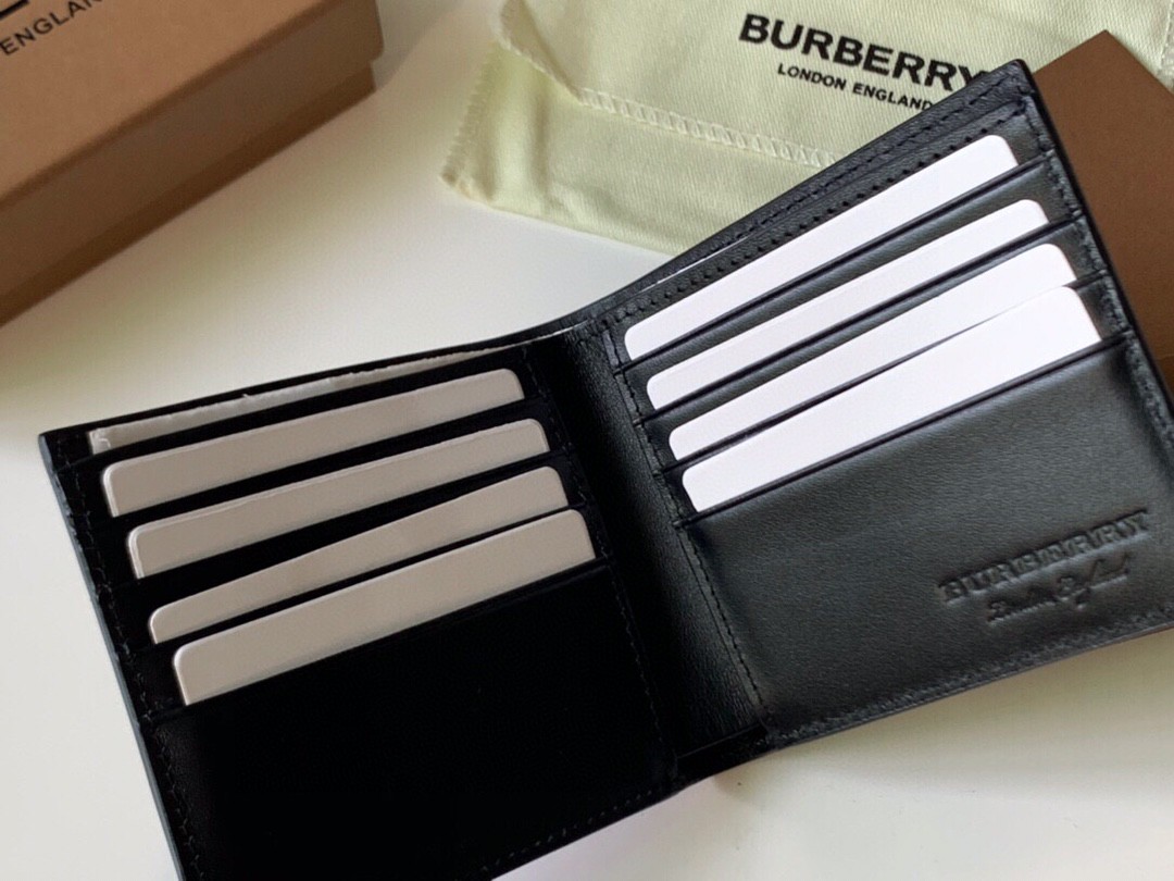 バーバリー 新作続々入荷中 Haymarket 短財布/二つ折り財布