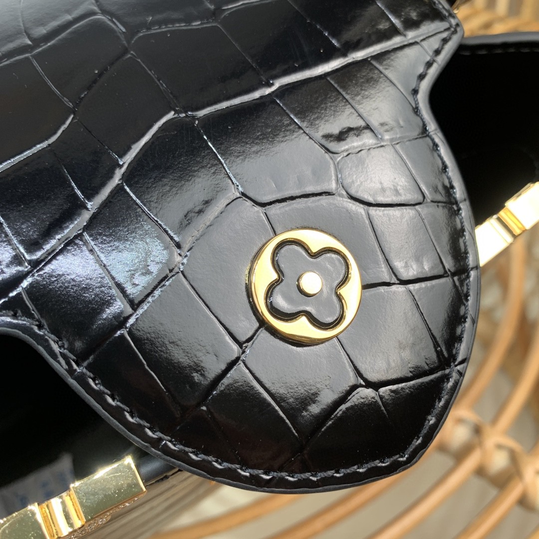 ルイヴィトン 高品質 Capucines 27cm 2WAY ハンドバッグ