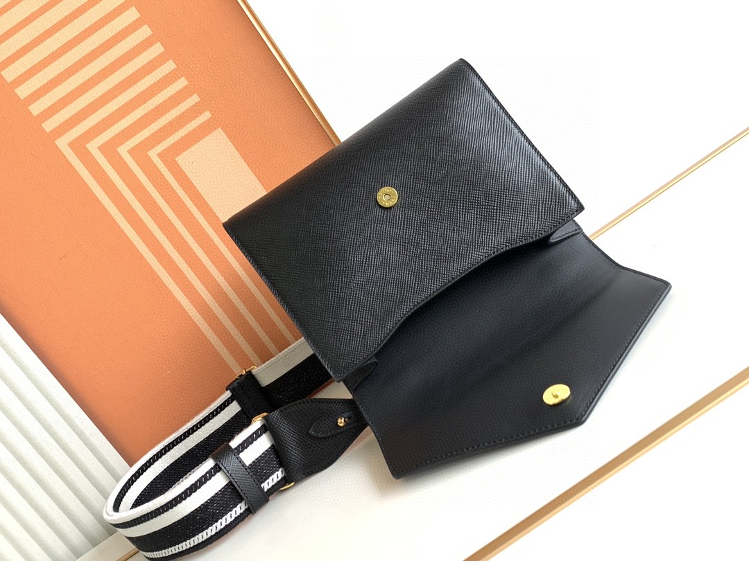 プラダ 超美品 Saffiano Monochrome ショルダーバッグ 2304