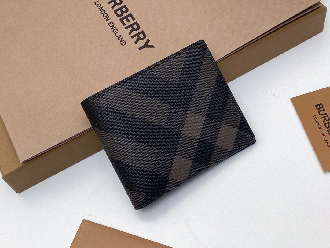 バーバリー 新作続々入荷中 短財布/二つ折り財布