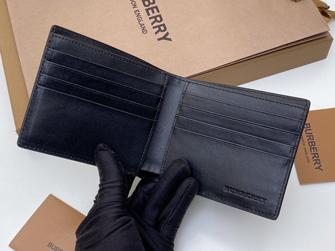 バーバリー 新作続々入荷中 短財布/二つ折り財布