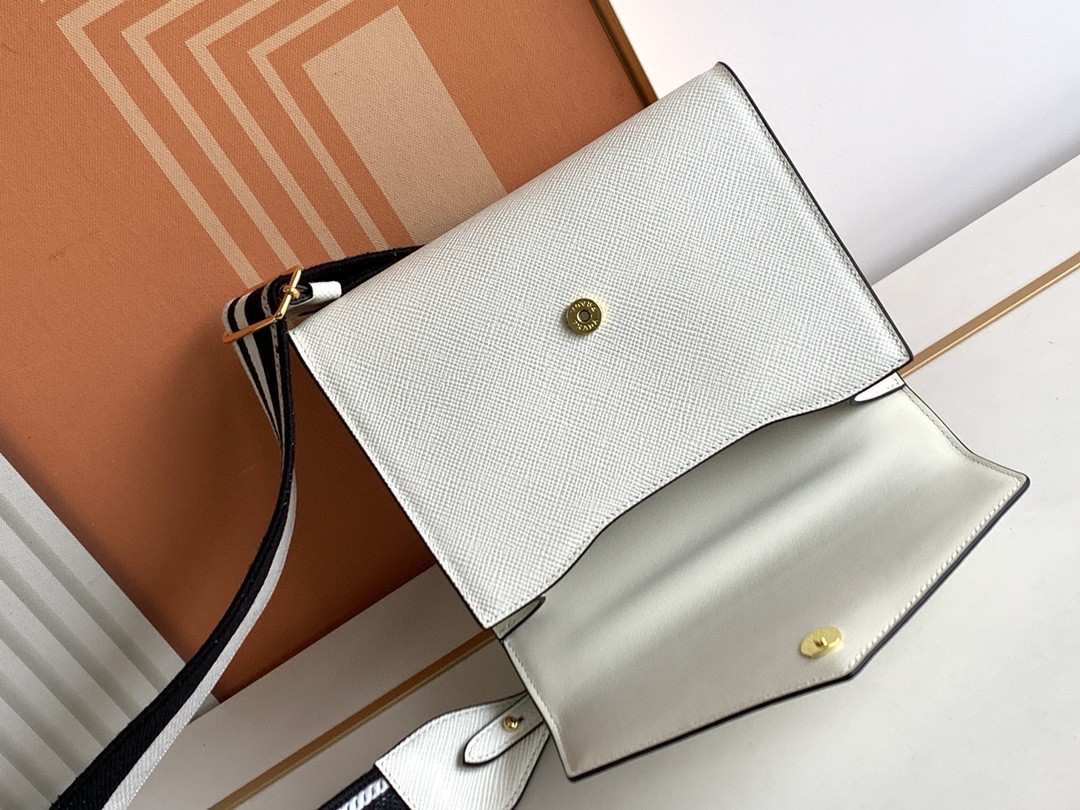プラダ 超美品 Saffiano Monochrome ショルダーバッグ 2304