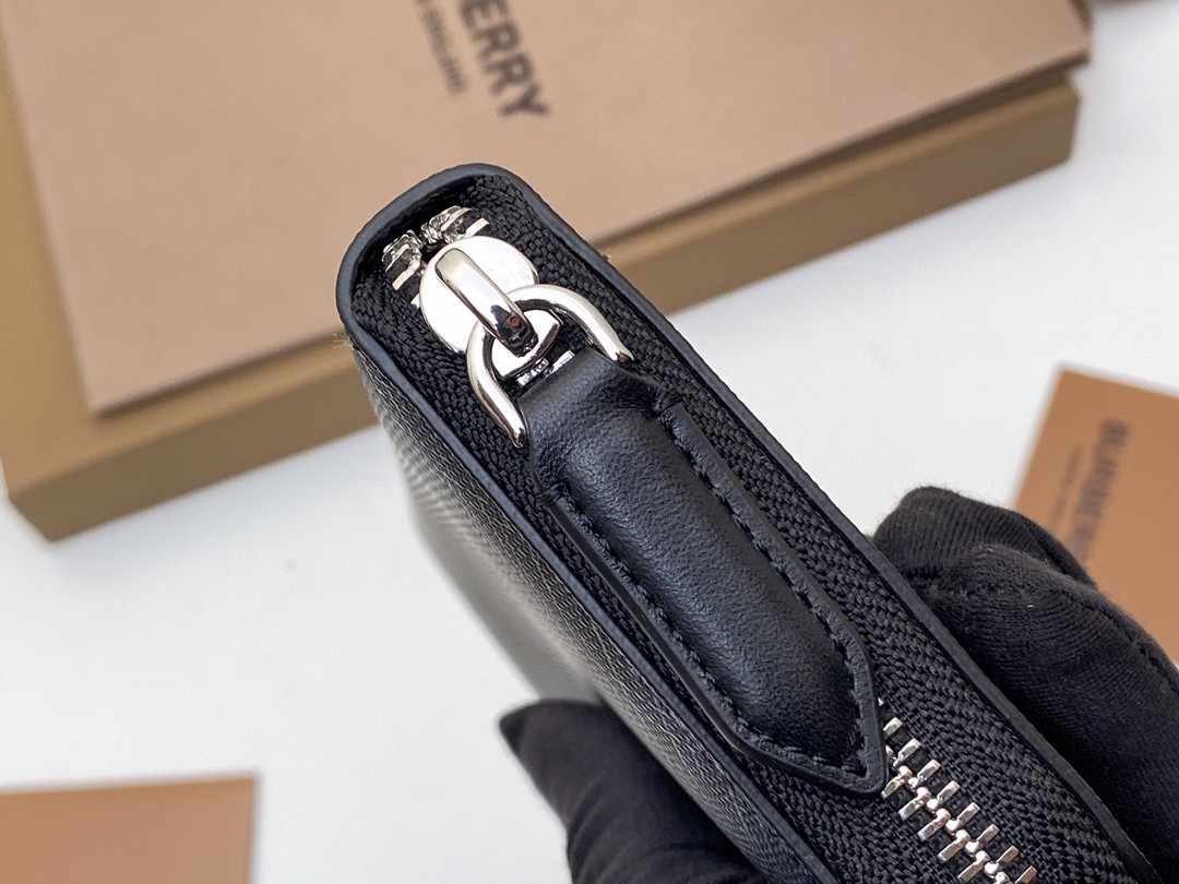 バーバリー 新作続々入荷中 L字ファスナー長財布