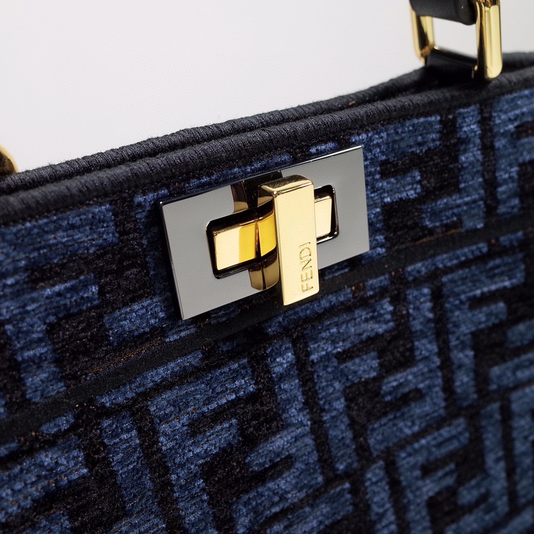 高品質 フェンディ Iconic Peekaboo ISeeU 27cm ハンドバッグ 2304