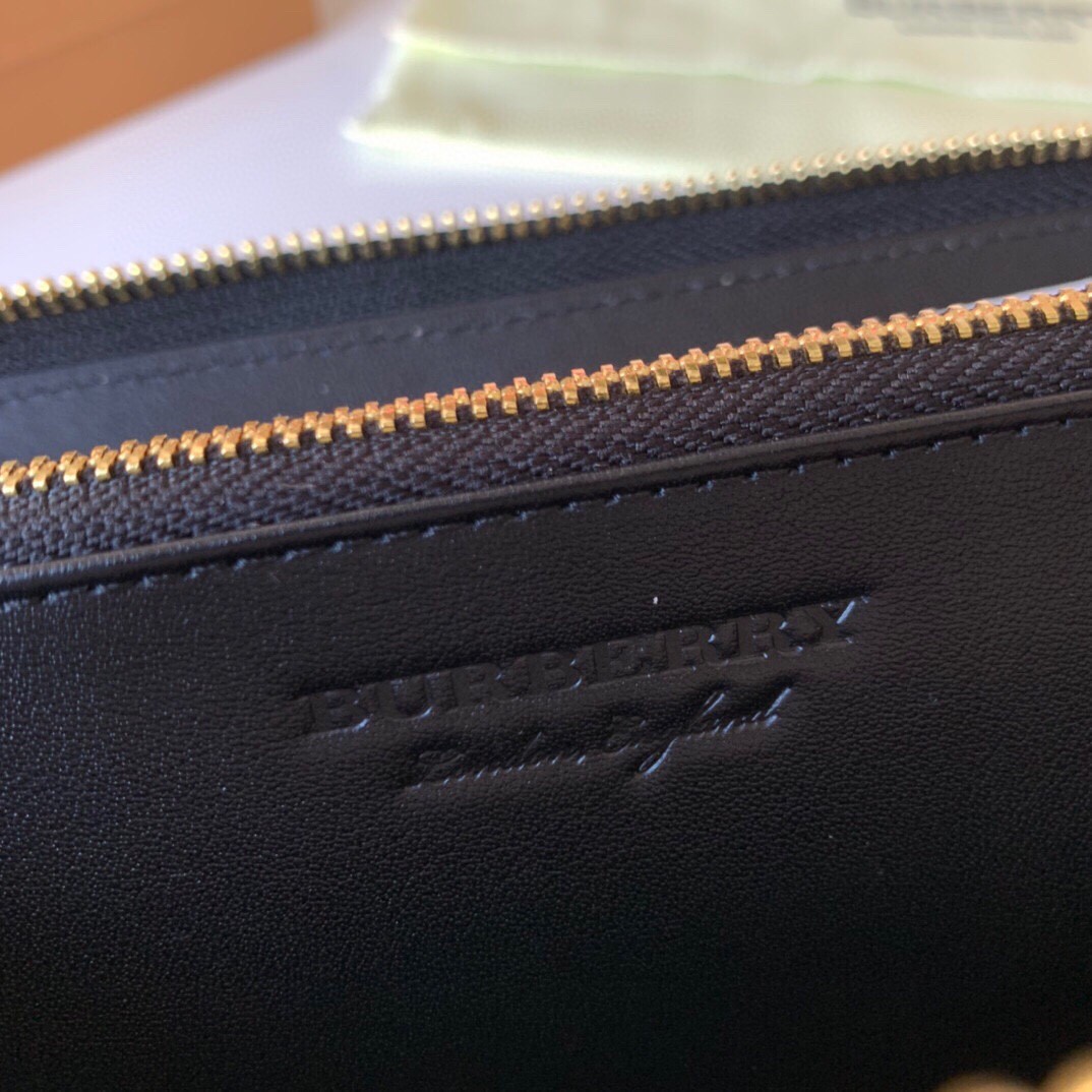 バーバリー 今季の新作 Haymarket L字ファスナー長財布