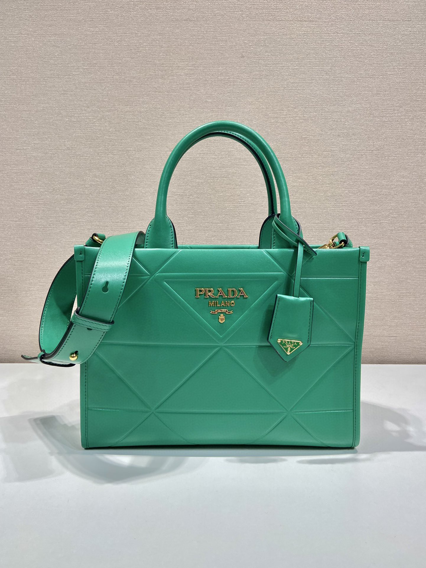 プラダ Super品30cm Tote 2WAY ハンド【バッグ 鞄 カバン】 23041913