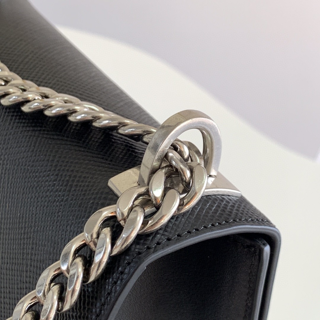 プラダ 超美品 Saffiano 21cm チェーンショルダーバッグ 2304