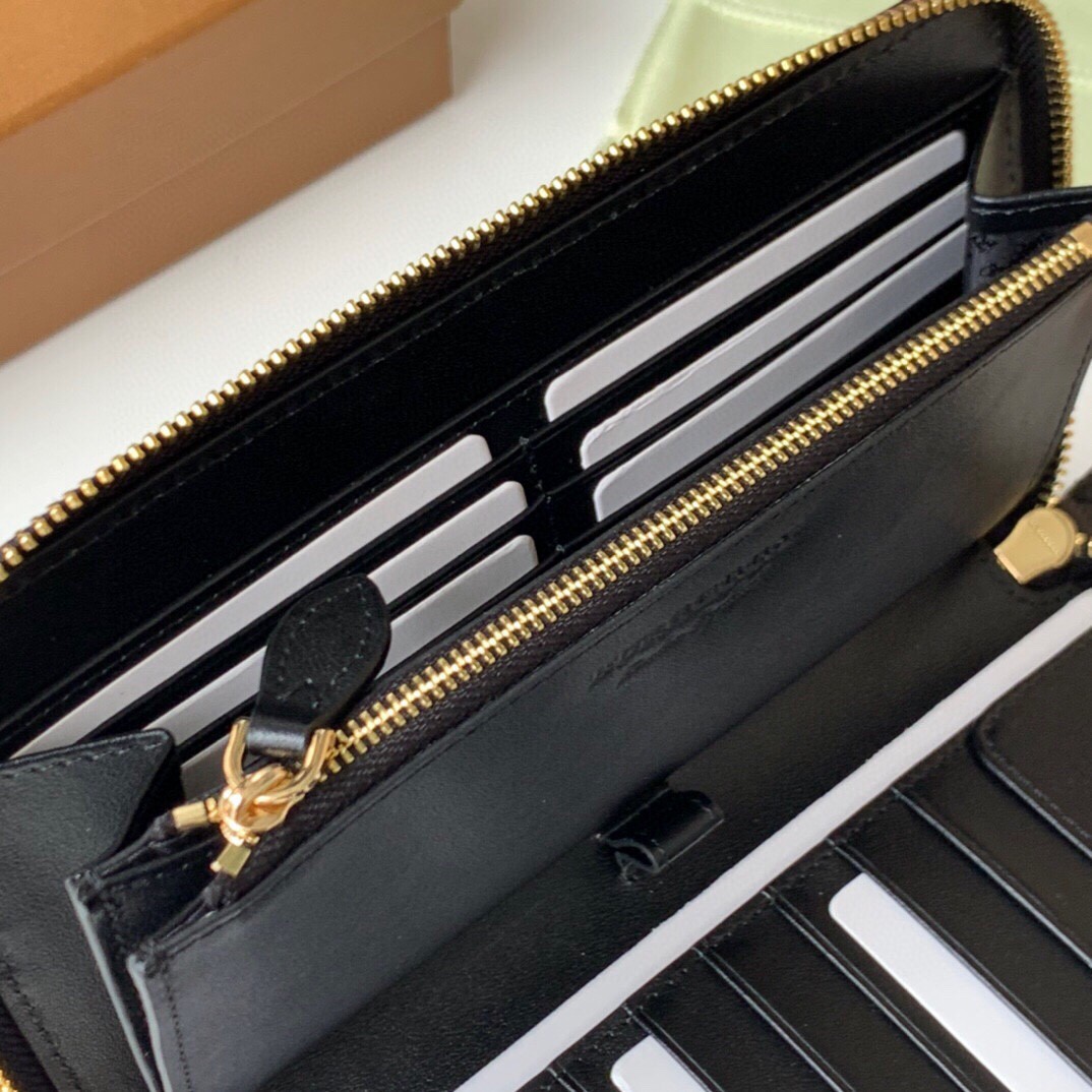 バーバリー 新作続々入荷中 Haymarket L字ファスナー長財布