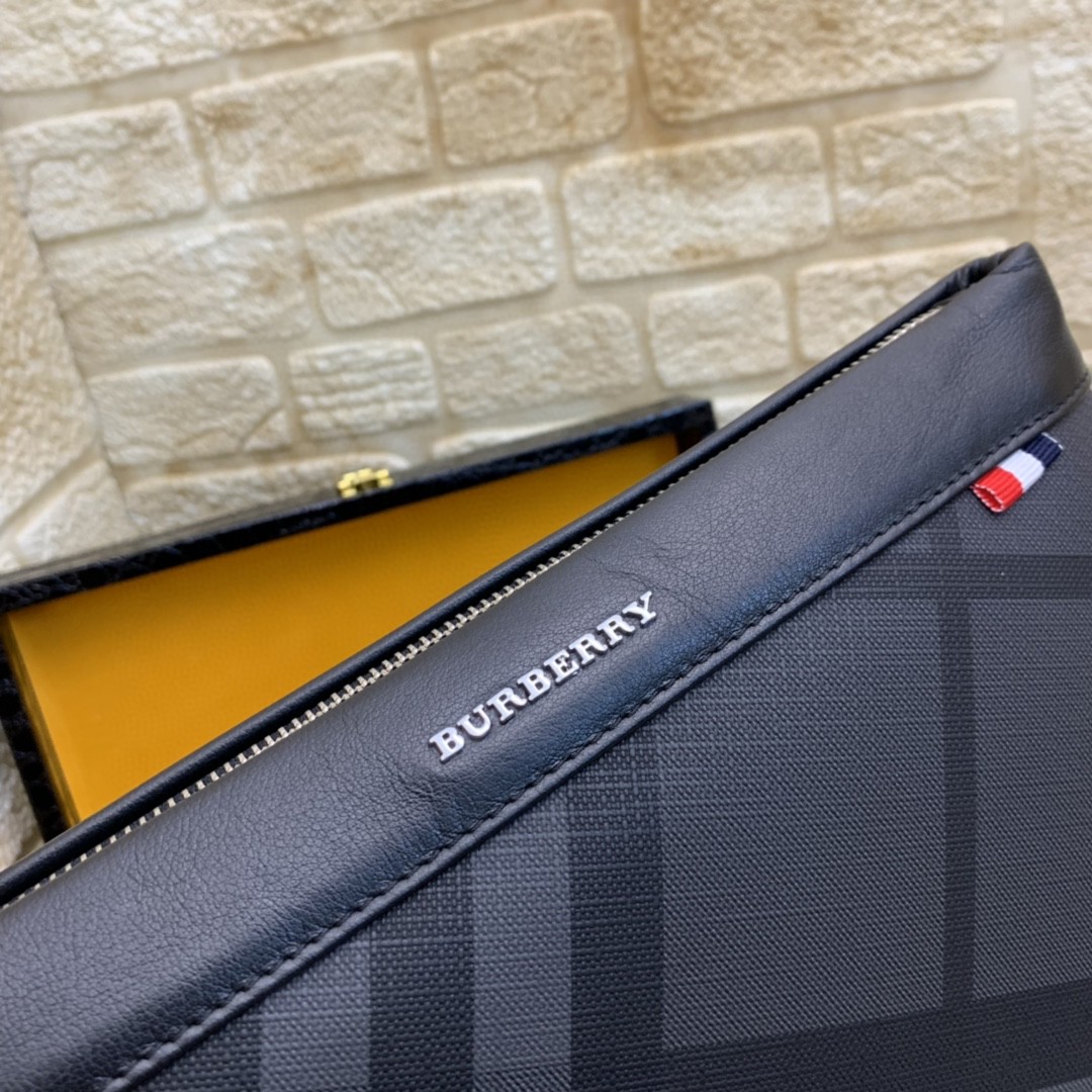 バーバリー 新作続々入荷中 メンズ セカンドバッ