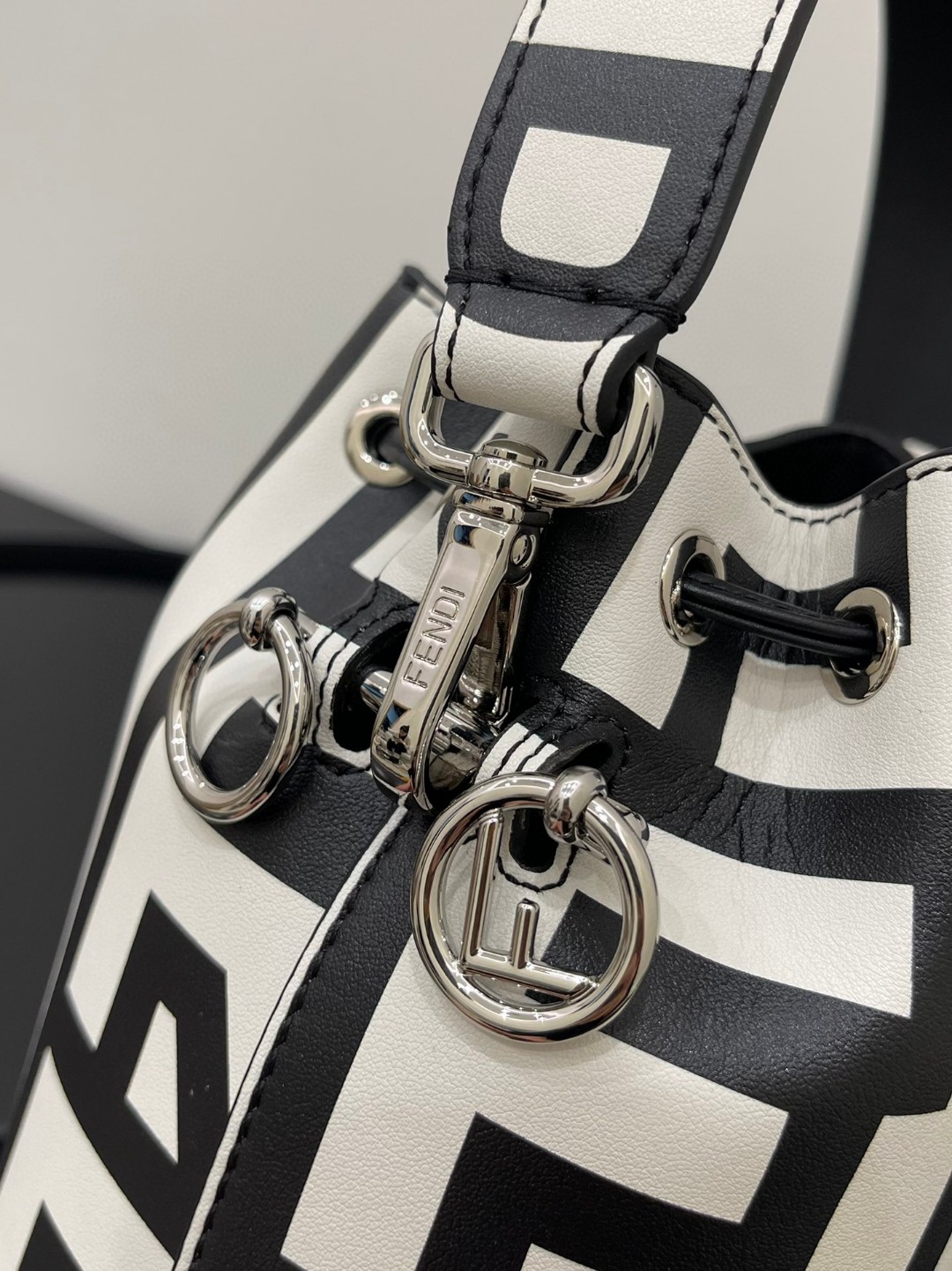 フェンディ 売れ筋商品 Mon Tresor Bag ミニショルダーバッグ