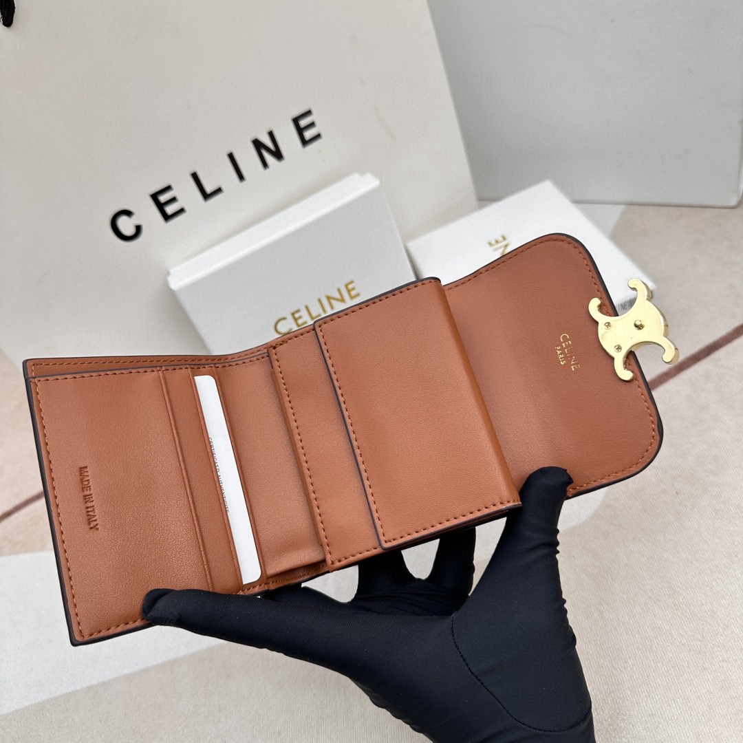 新作続々入荷中 セリーヌ 長財布/三つ折り財布