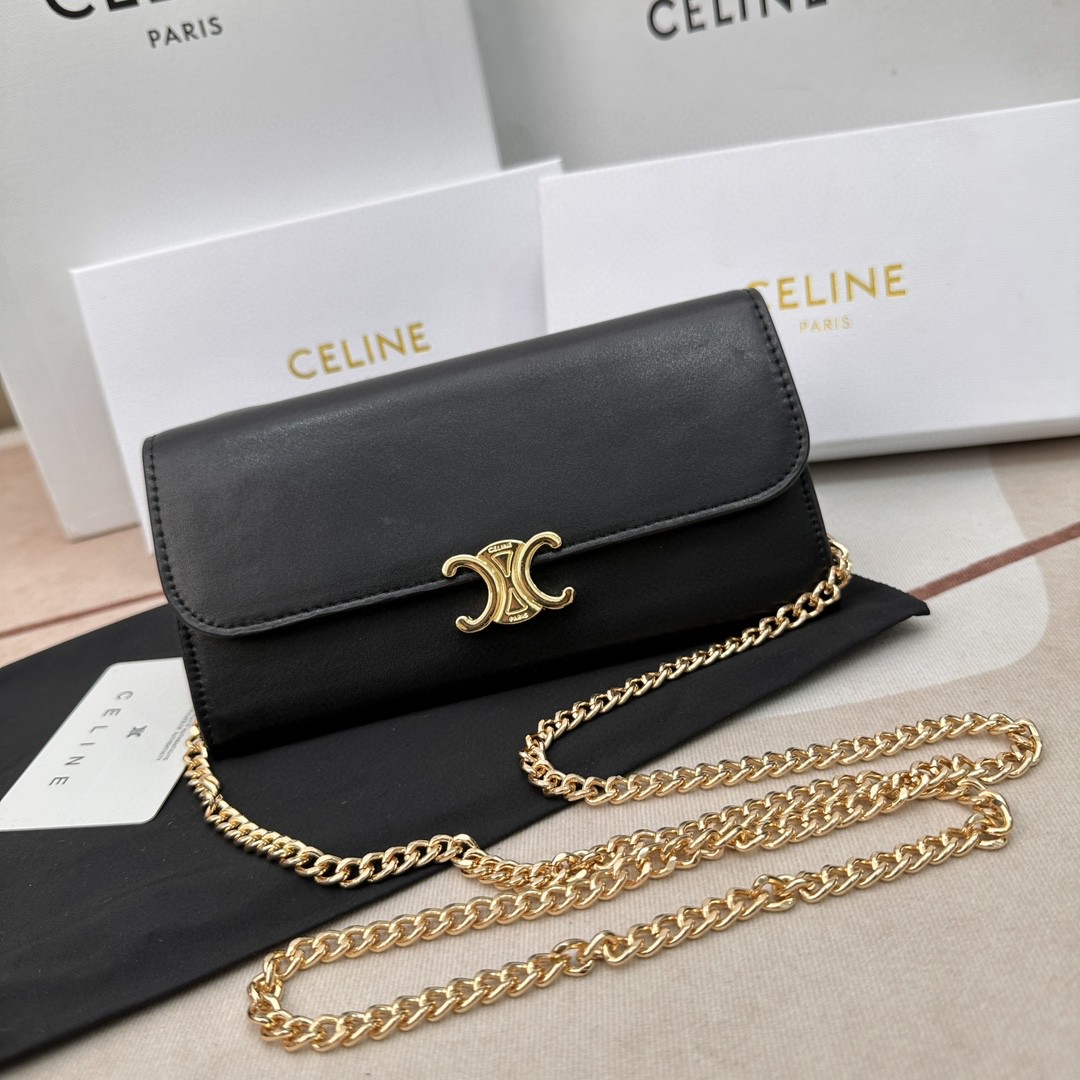 セリーヌ 新品値下受付 Triomphe チェーンショルダーバッグ