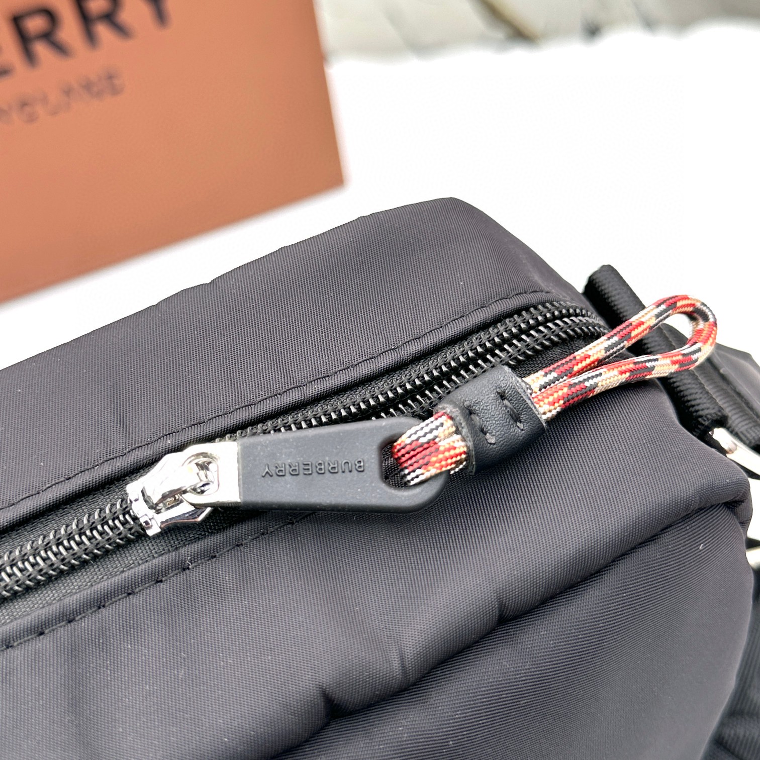 バーバリー 新品値下受付 ウェストポーチ メンズ 2304