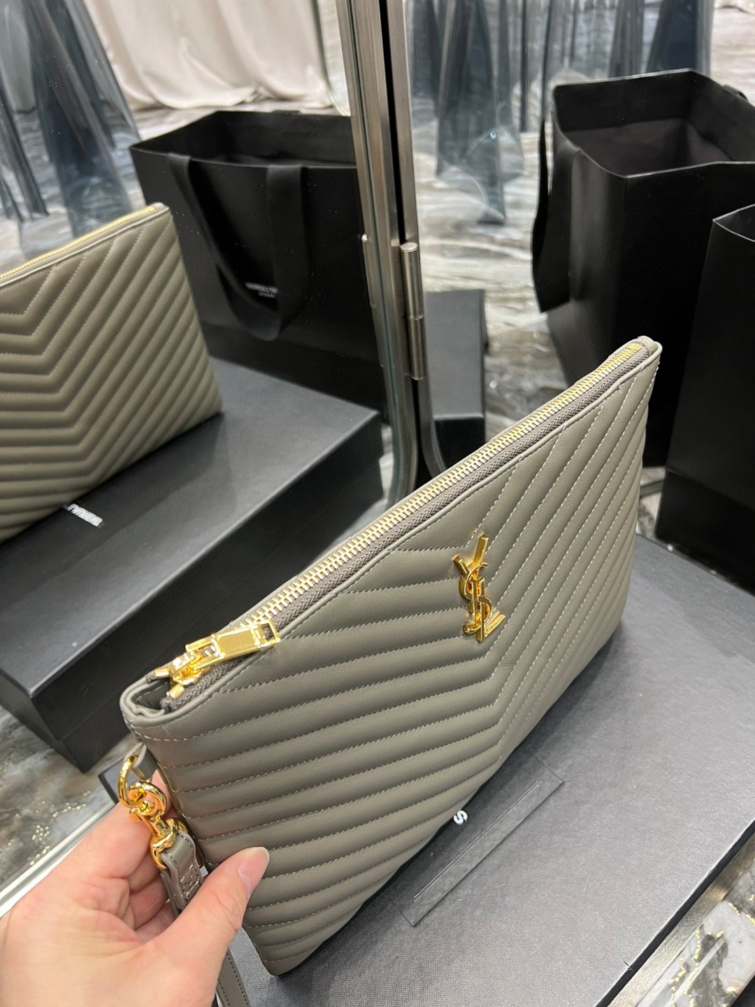人気商品 イヴ サンローラン 24cm Monogram セカンドバッグ 2303