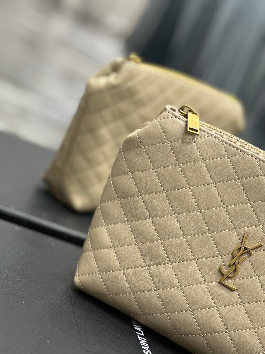 超美品 イヴ サンローラン 23cm Gaby コスメポーチ 2303
