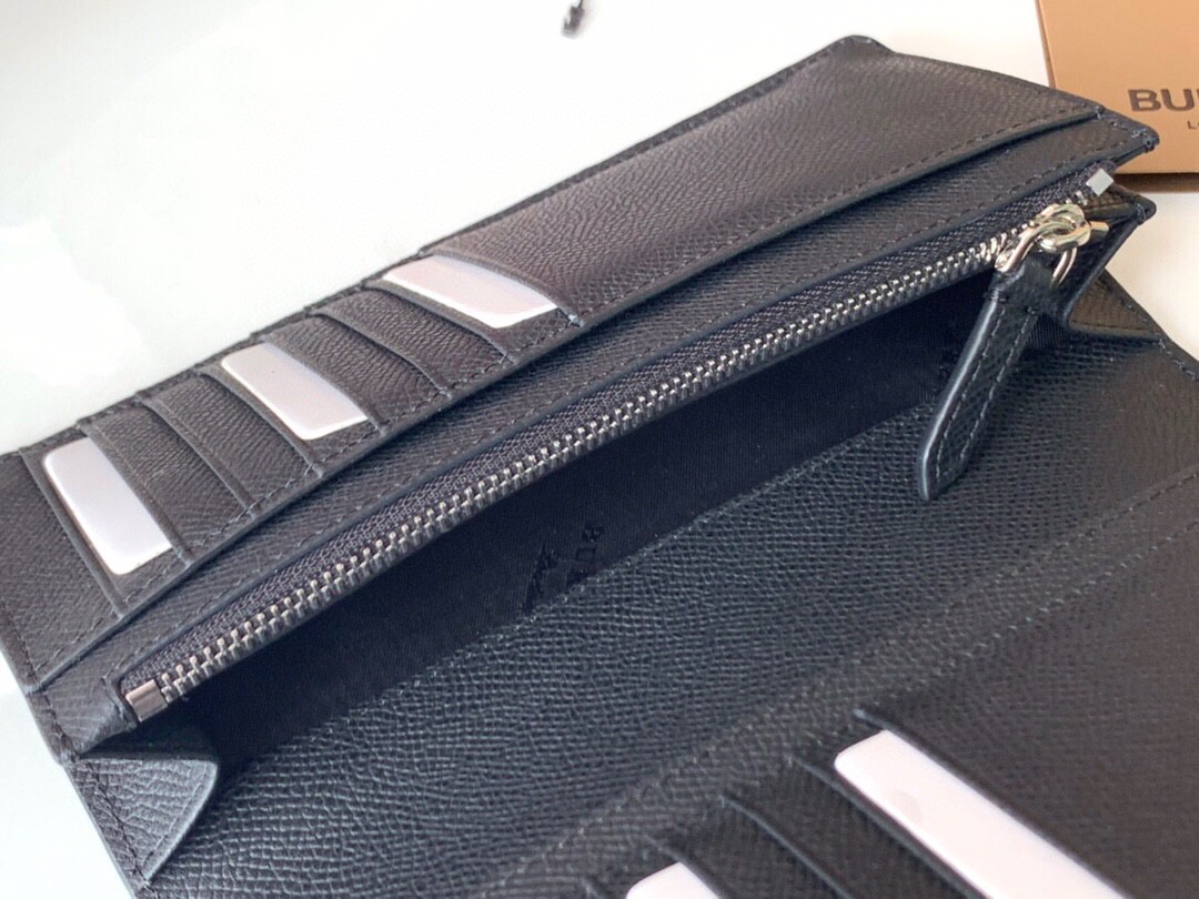 バーバリー 2023年新作続々入荷中 長財布/二つ折り財布