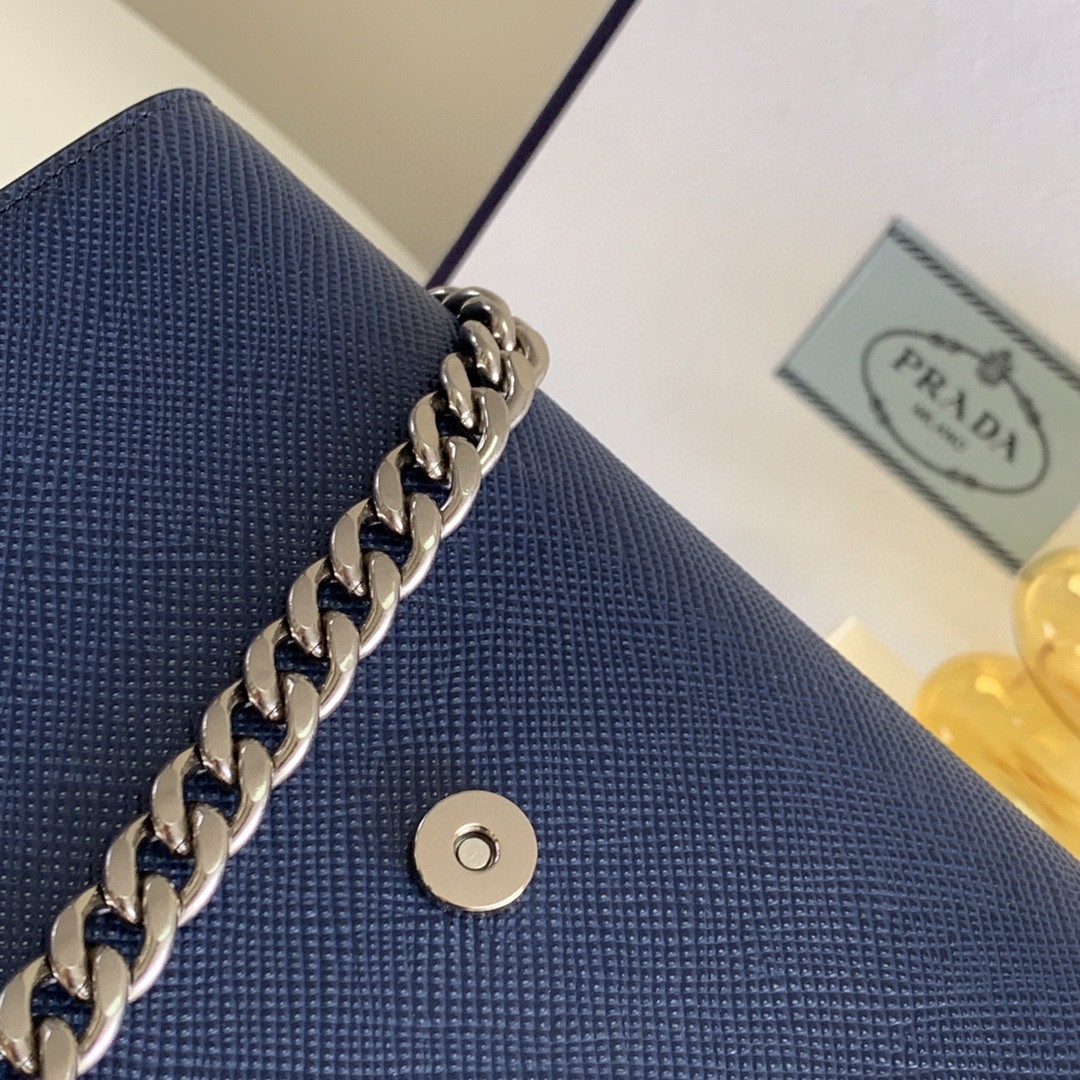 プラダ 超美品 Saffiano 21cm チェーンショルダーバッグ 2304