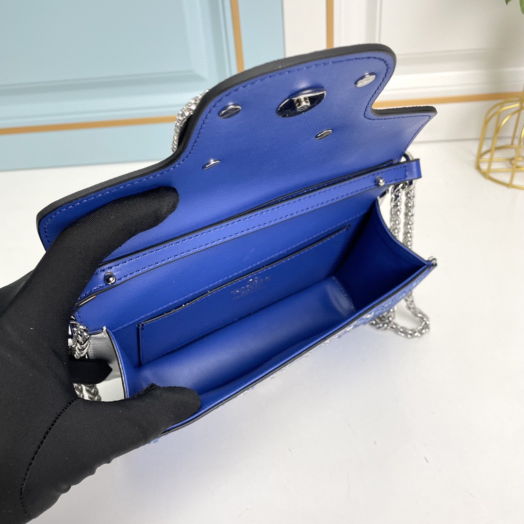 ヴァレンティノ 新作続々入荷中 チェーンショルダーバッグ
