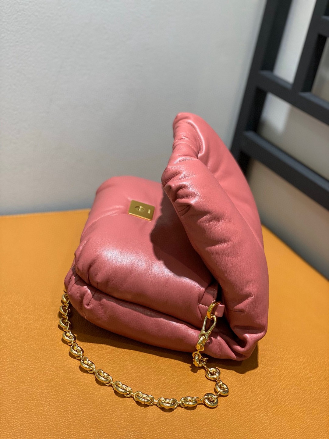 超美品 ロエベ チェーンショルダーバッグ 2302