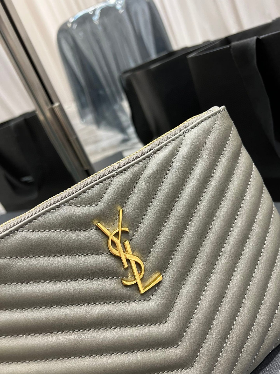 人気商品 イヴ サンローラン 30cm Monogram セカンドバッグ 2303