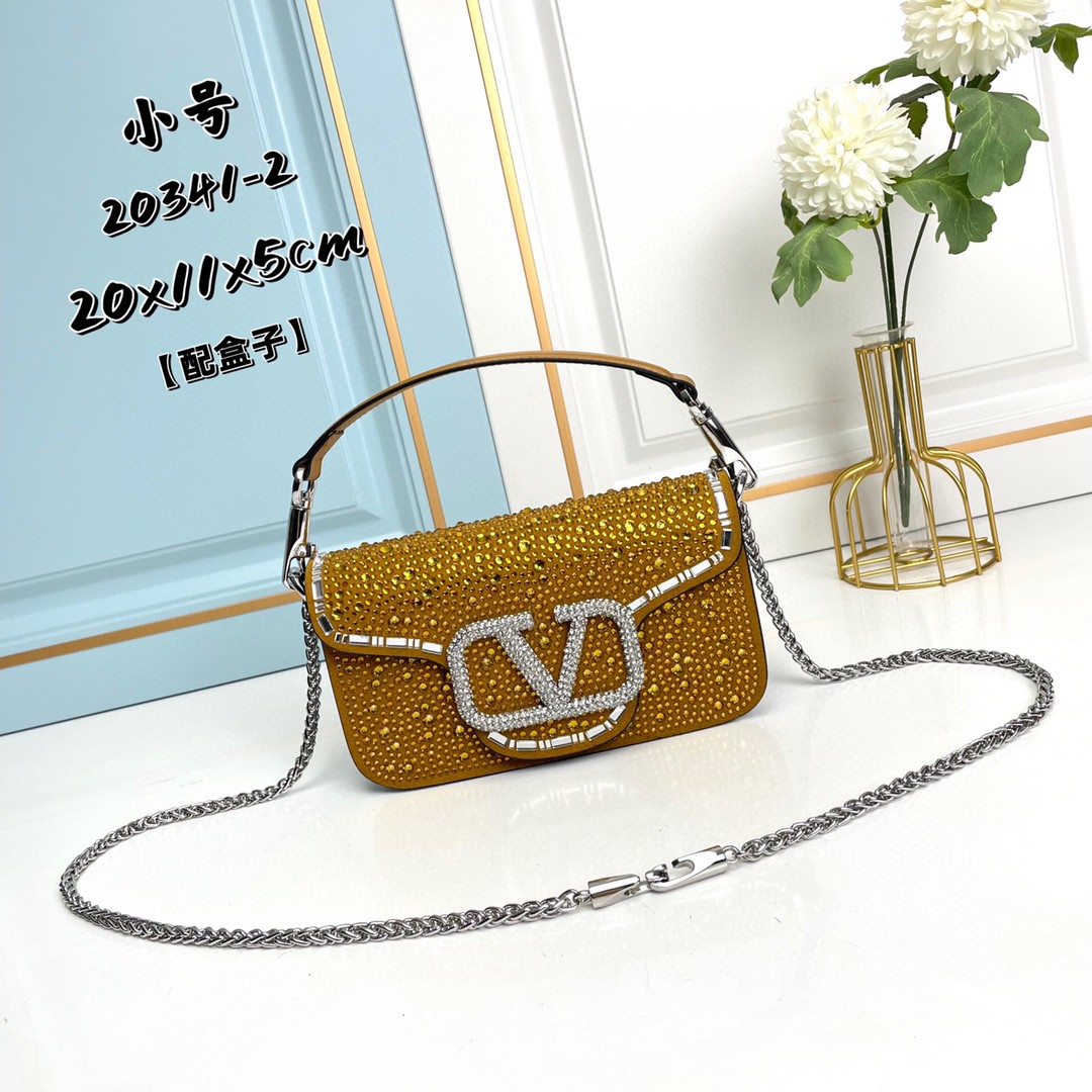 ヴァレンティノ 新作続々入荷中 チェーンショルダーバッグ