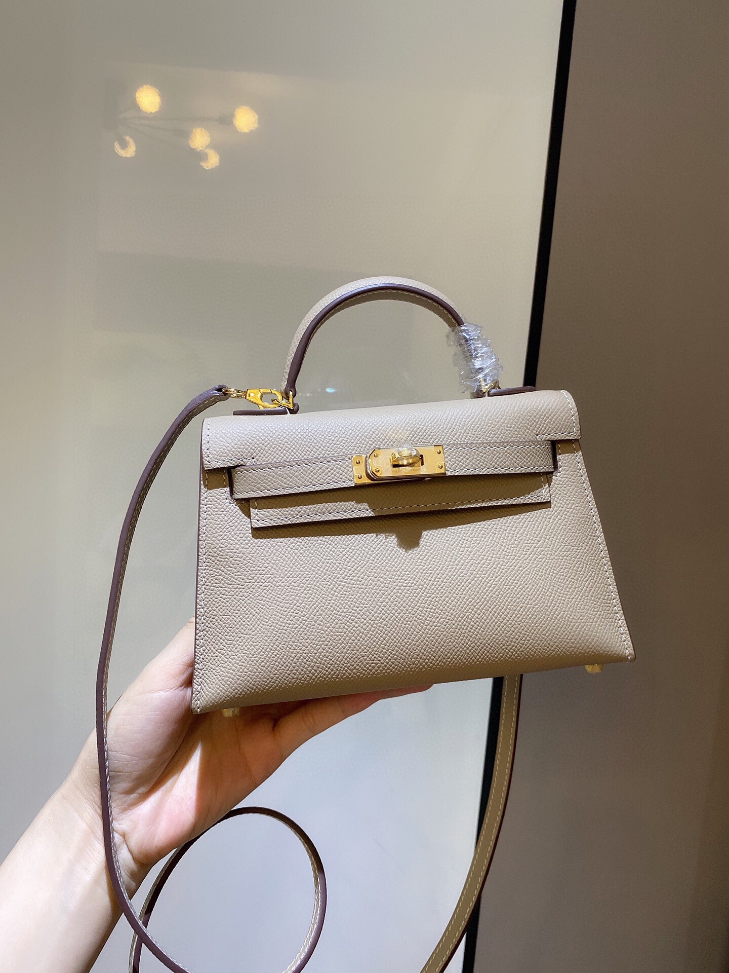 芸能人愛用 エルメス mini ケリー 19 Epsom 写真色/金具ゴールド 2023AM