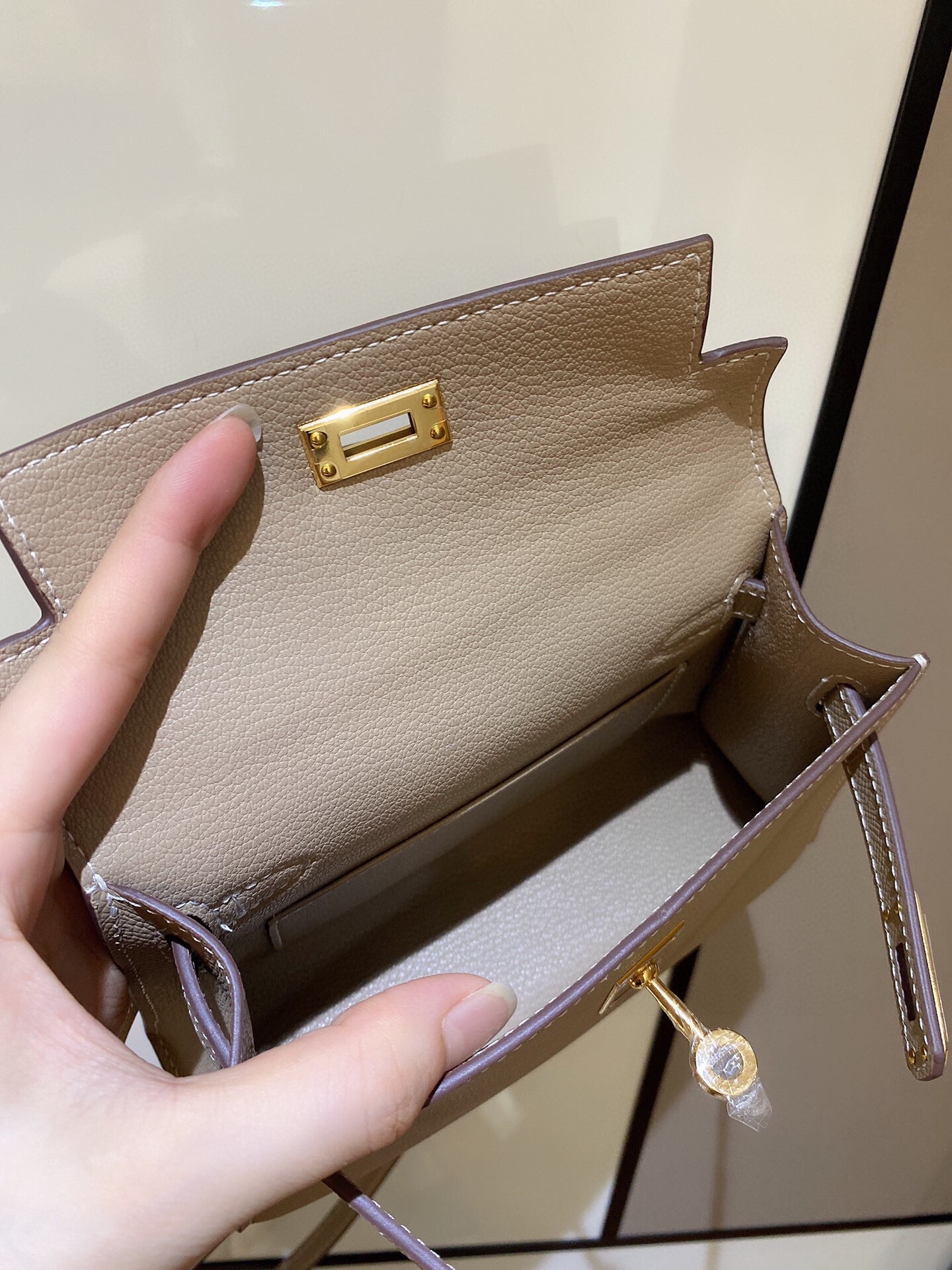 芸能人愛用 エルメス mini ケリー 19 Epsom 写真色/金具ゴールド 2023AM