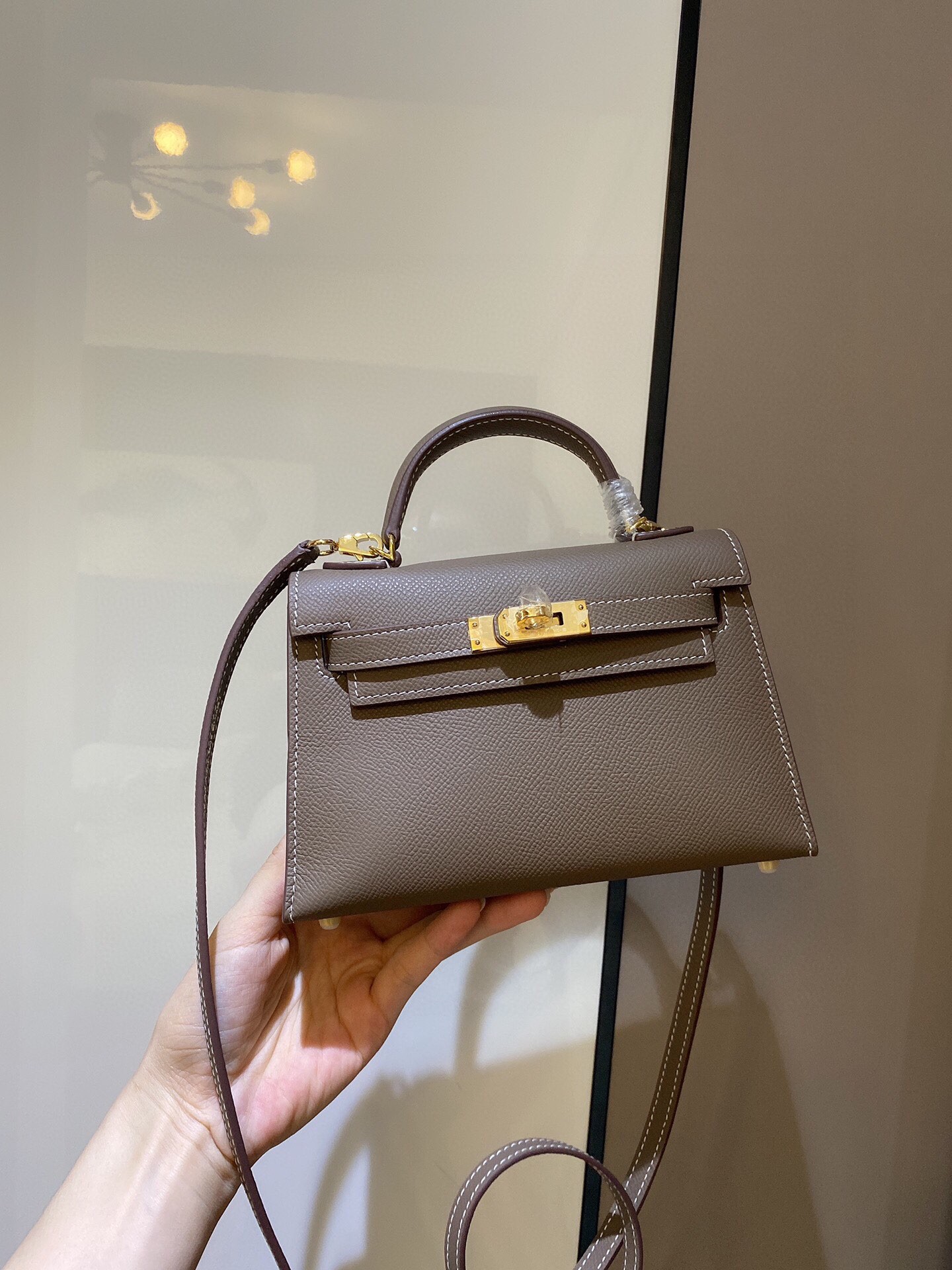芸能人愛用 エルメス mini ケリー 19 Epsom 写真色/金具ゴールド 2023AM
