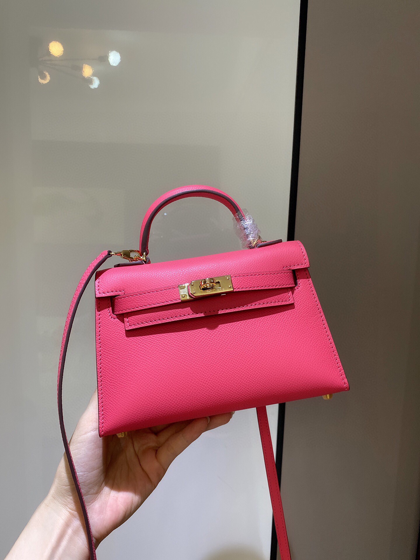 芸能人愛用 エルメス mini ケリー 19 Epsom 写真色/金具ゴールド 2023AM
