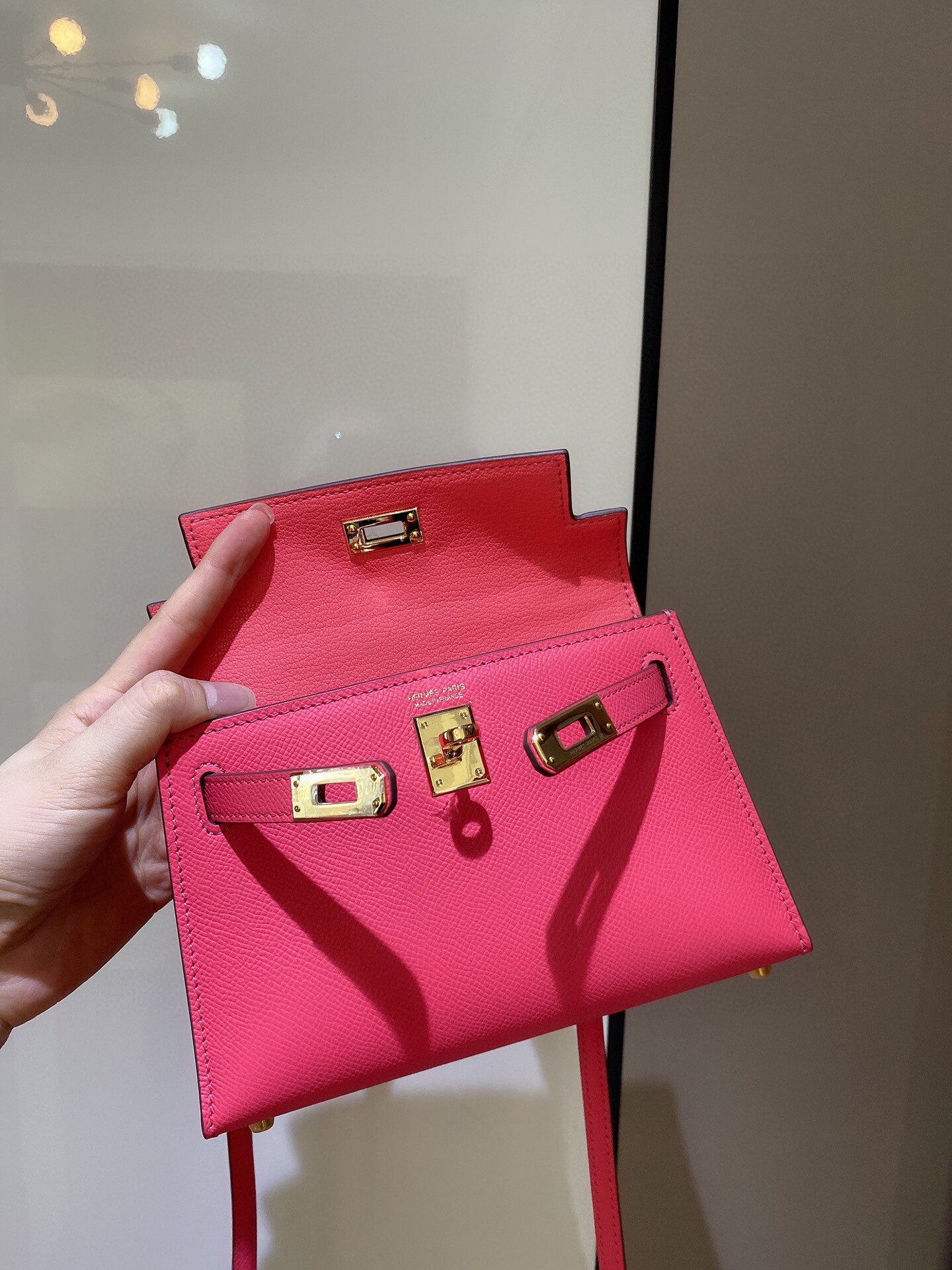 芸能人愛用 エルメス mini ケリー 19 Epsom 写真色/金具ゴールド 2023AM
