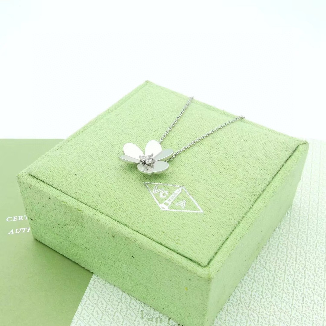 ヴァンクリーフ＆アーペル ネックレス.ペンダント 新品