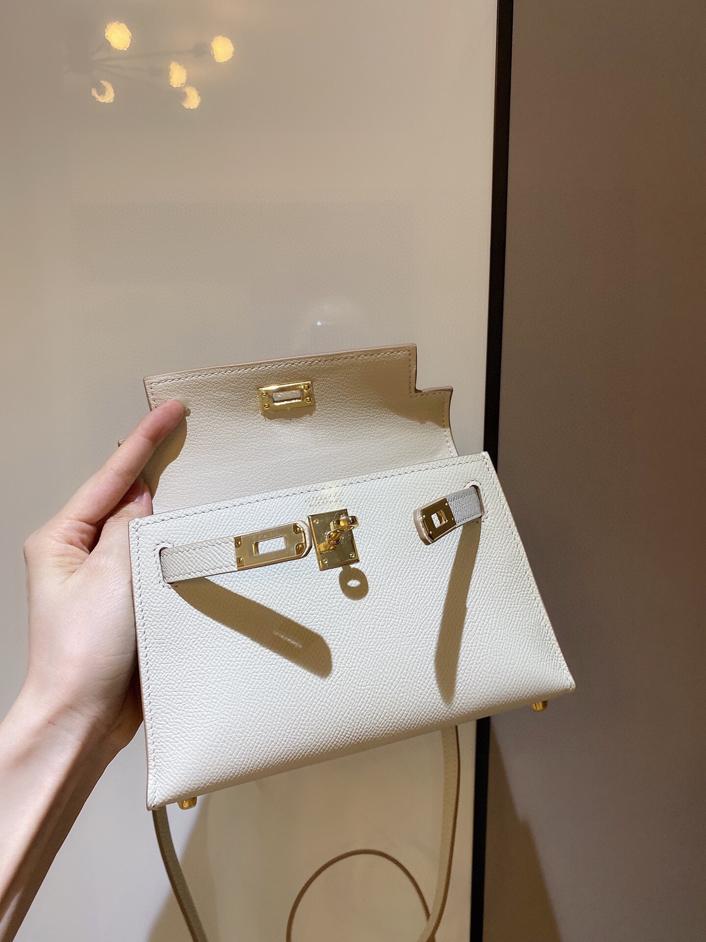 芸能人愛用 エルメス mini ケリー 19 Epsom 写真色/金具ゴールド 2023AM