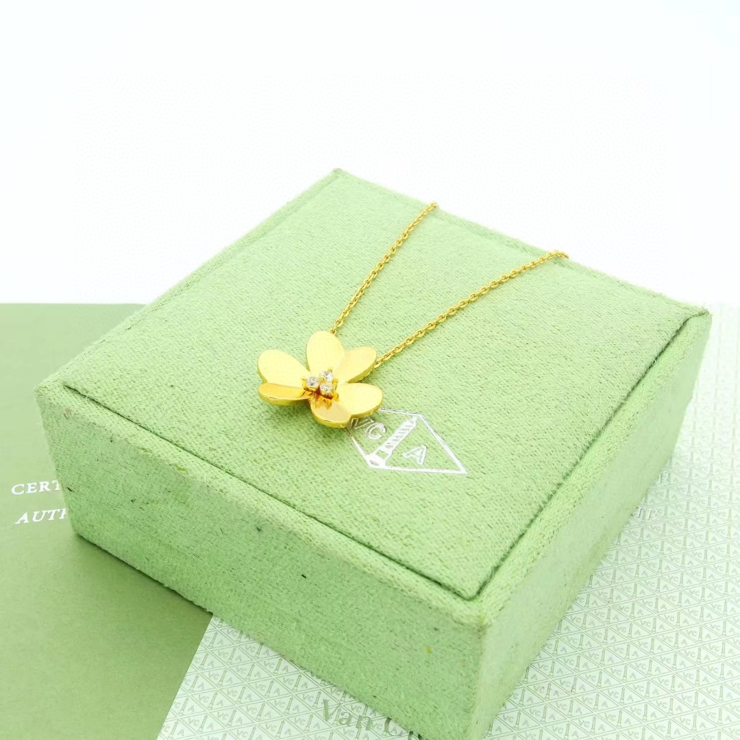 ヴァンクリーフ＆アーペル ネックレス.ペンダント 新品