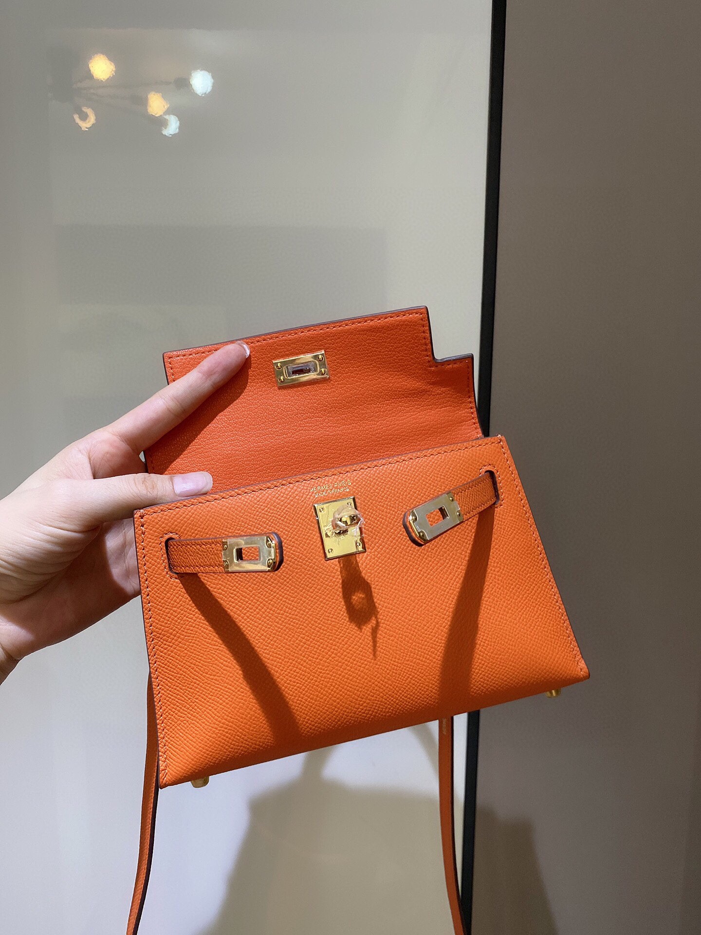 芸能人愛用 エルメス mini ケリー 19 Epsom 写真色/金具ゴールド 2023AM