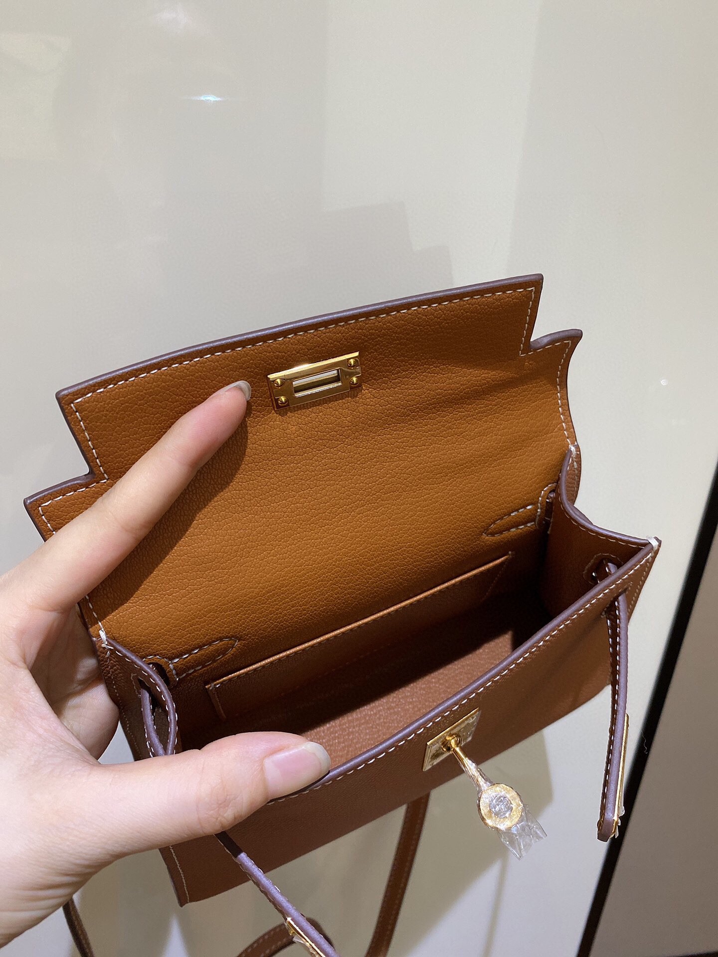 芸能人愛用 エルメス mini ケリー 19 Epsom 写真色/金具ゴールド 2023AM