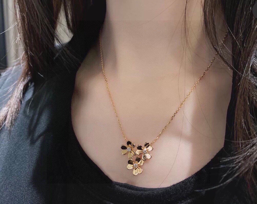 ヴァンクリーフ＆アーペル ネックレス.ペンダント 新品