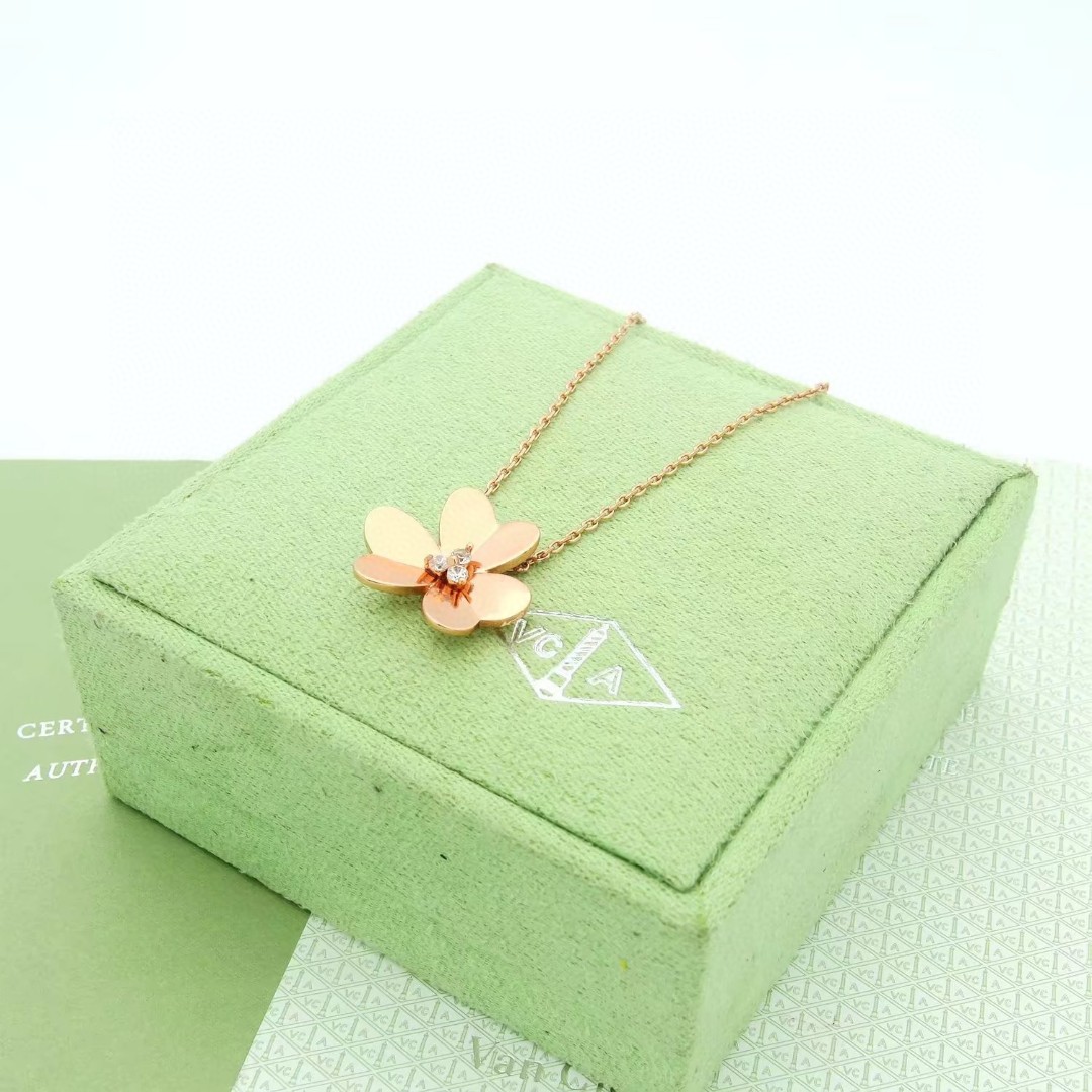 ヴァンクリーフ＆アーペル ネックレス.ペンダント 新品