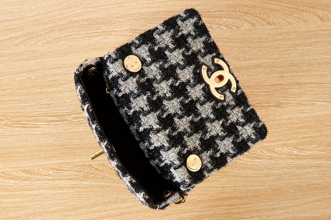 シャネル 超美品 Mini チェーンショルダーバッグ 2302