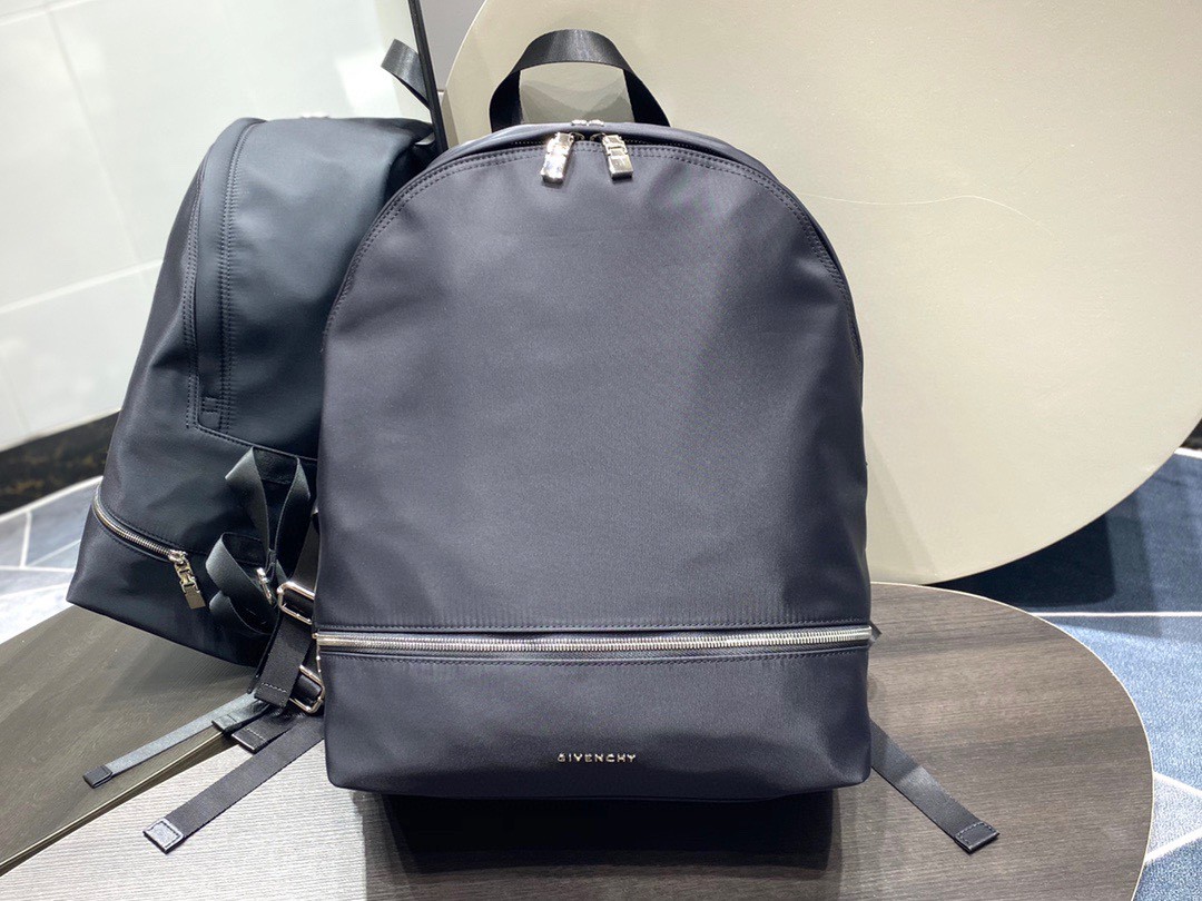 ジバンシィ 極美品 恋人 ナイロン 後背包 リュック