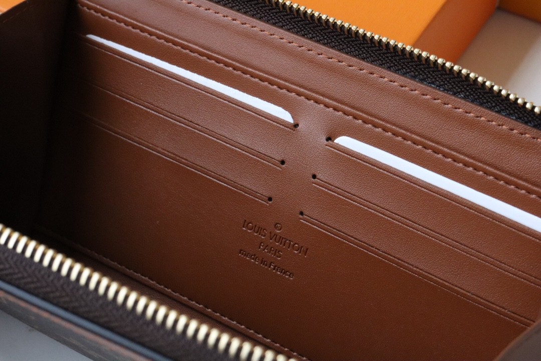 ルイヴィトン 美品 Soft Trunk ラウンドファスナー式財布