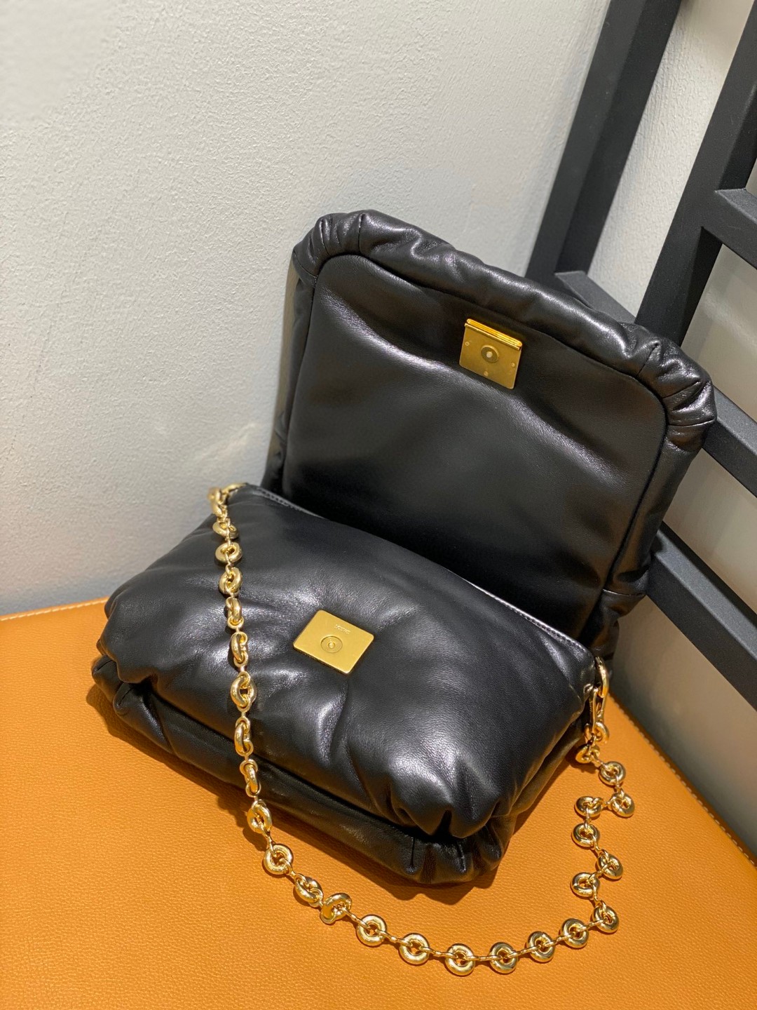 超美品 ロエベ チェーンショルダーバッグ 2302