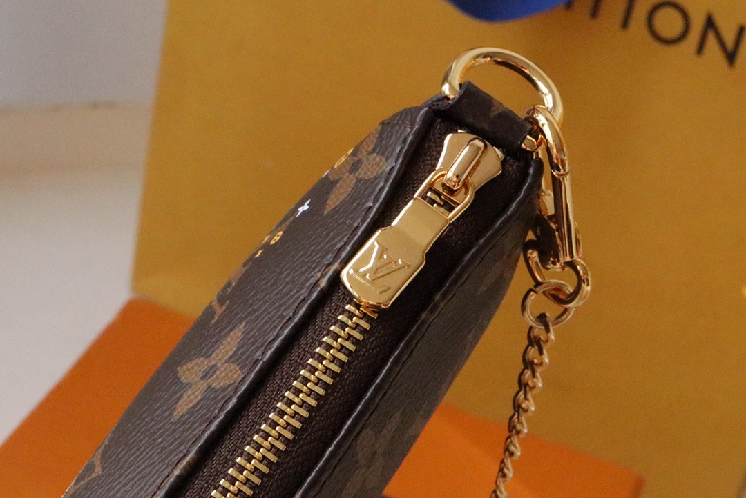 ルイヴィトン mini Pochette Accessoires セカンドバッグ