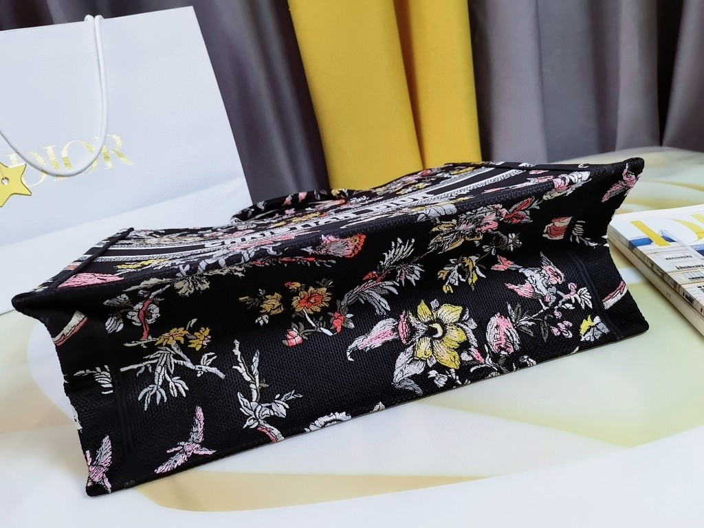 クリスチャンディオール 極美品 41.5cm Jardin Botanique Book Tote